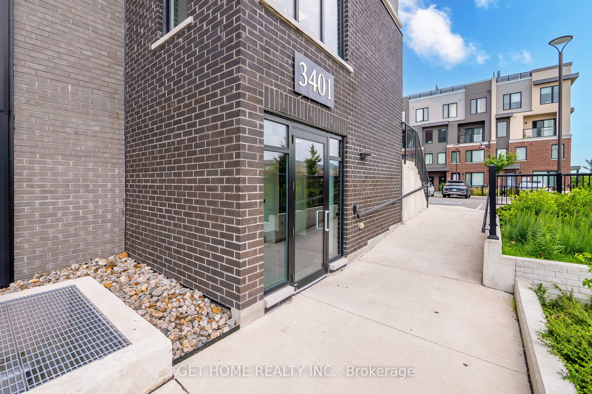 3401 Ridgeway Drive 321, Mississauga, ON L5L 0B9 photo 4