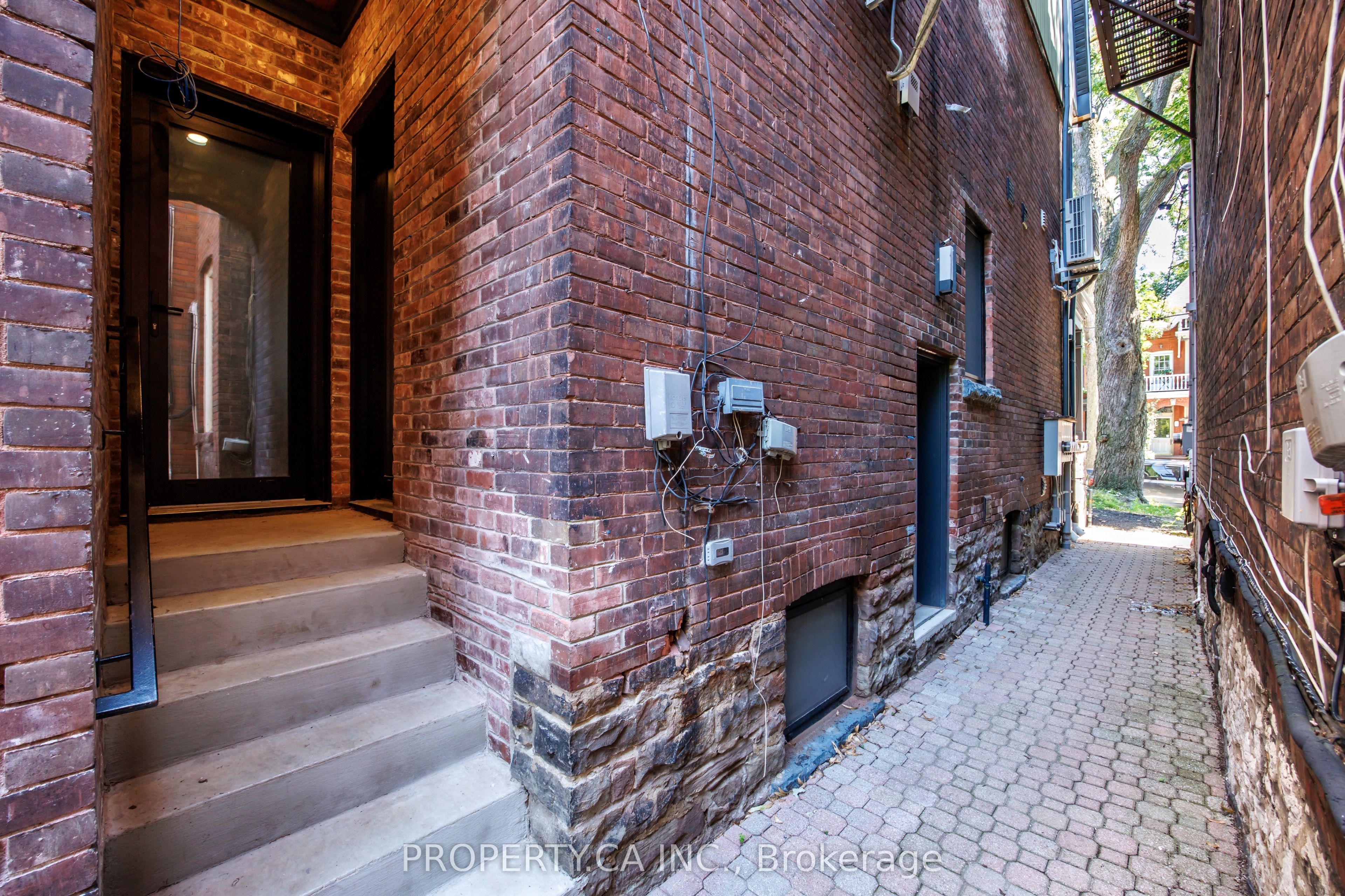 54 Cowan Avenue #Main, Toronto, ON M6K 2N4 photo 2