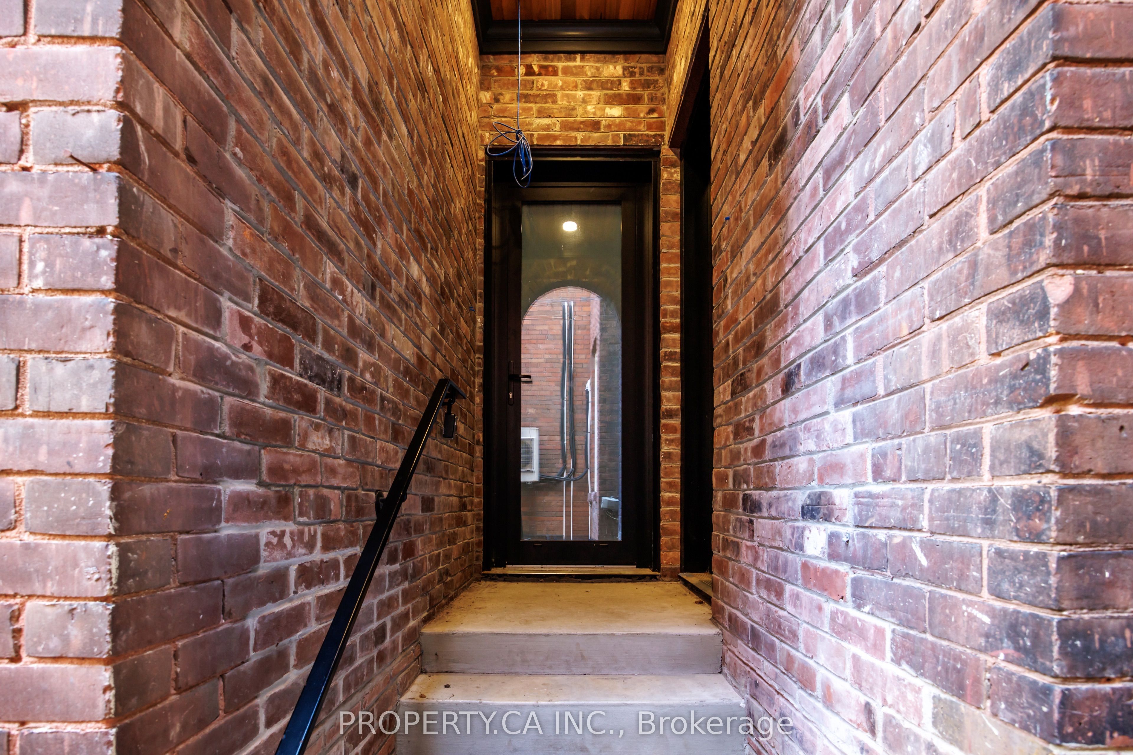 54 Cowan Avenue #Main, Toronto, ON M6K 2N4 photo 3