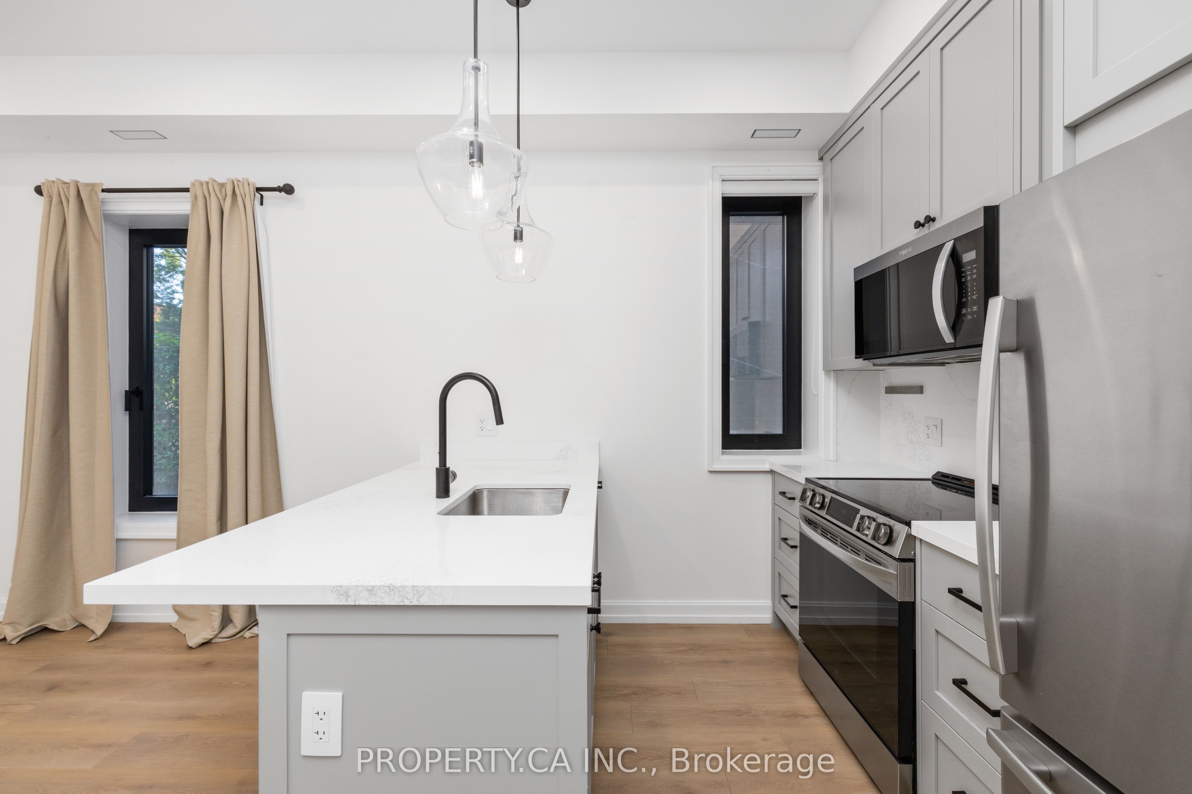 54 Cowan Avenue #Main, Toronto, ON M6K 2N4 photo 5