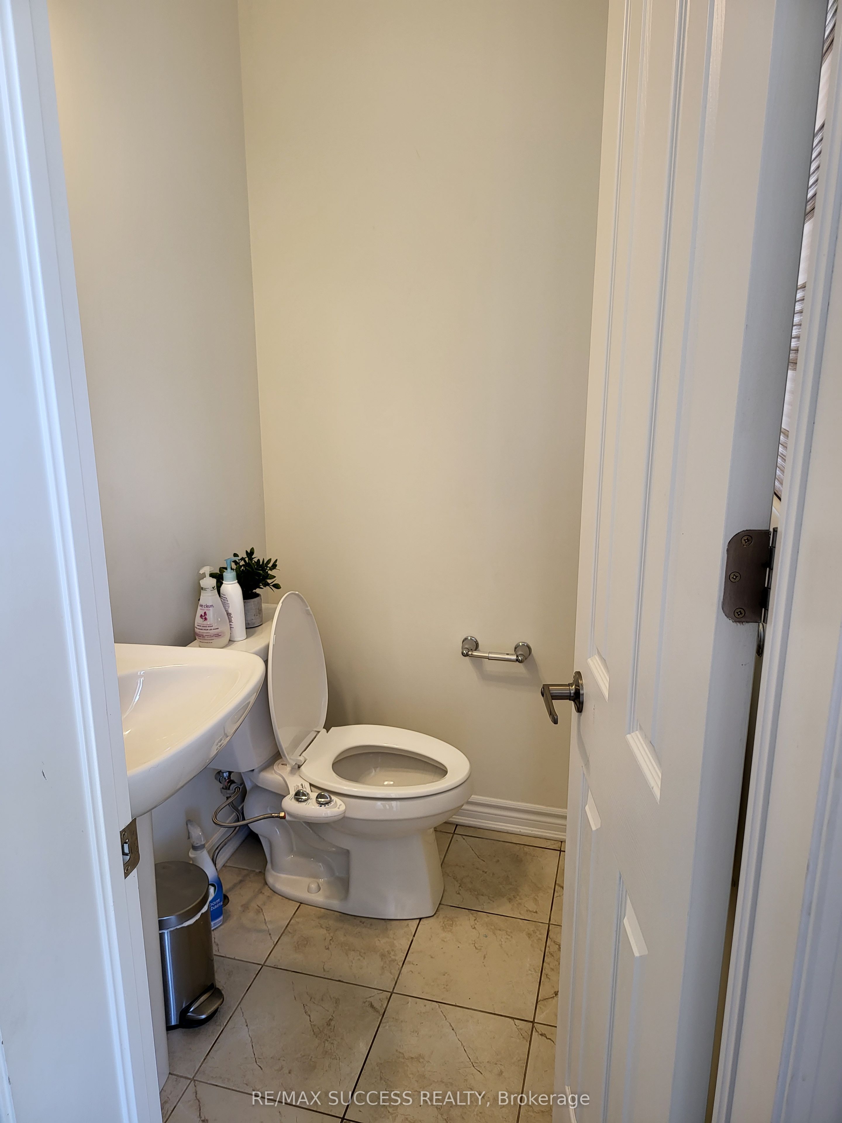 725 Kennedy Circle W, Milton, ON L9E 1R9 photo 3