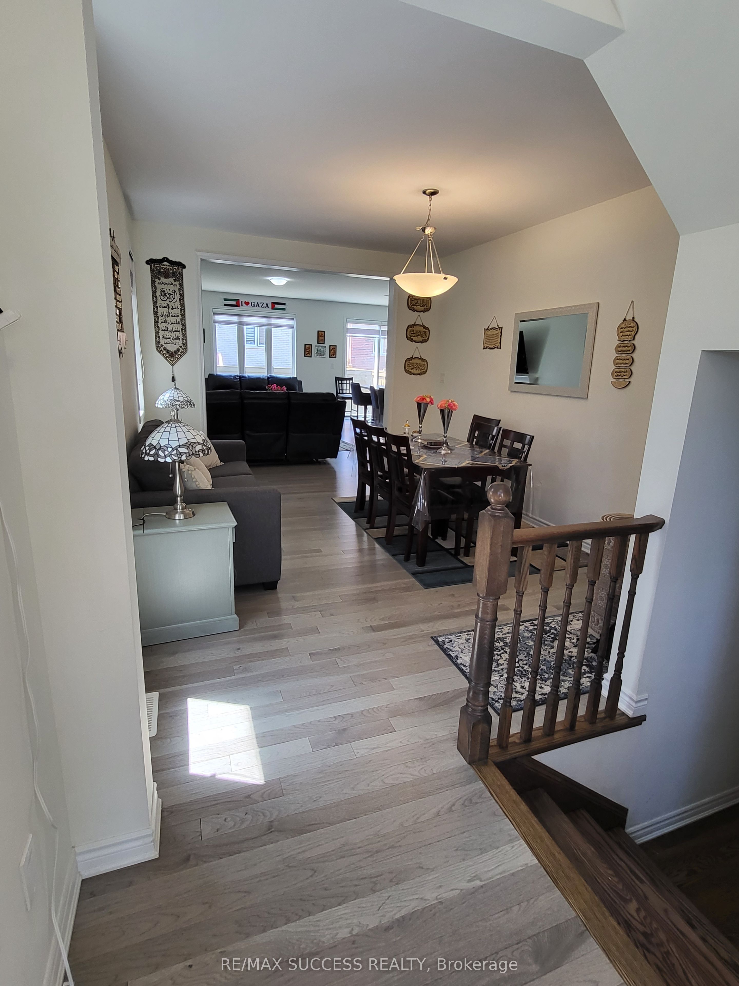 725 Kennedy Circle W, Milton, ON L9E 1R9 photo 4