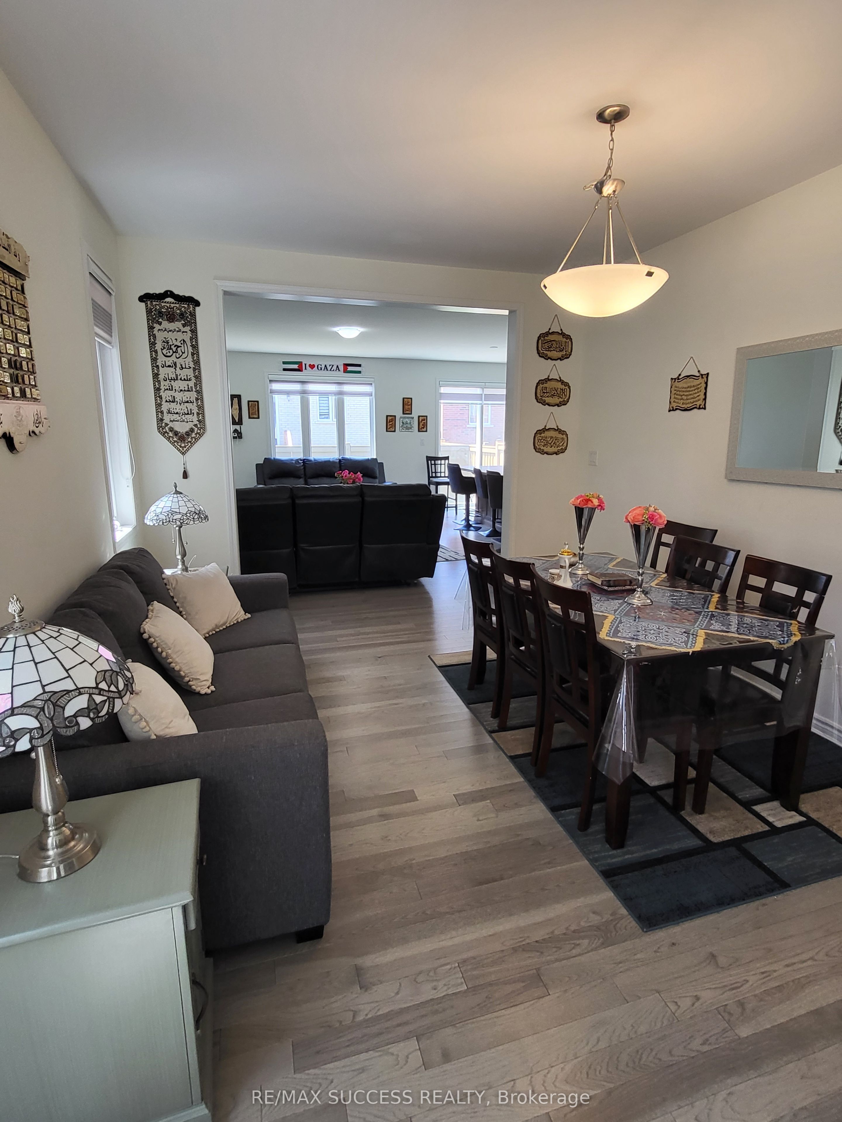725 Kennedy Circle W, Milton, ON L9E 1R9 photo 5