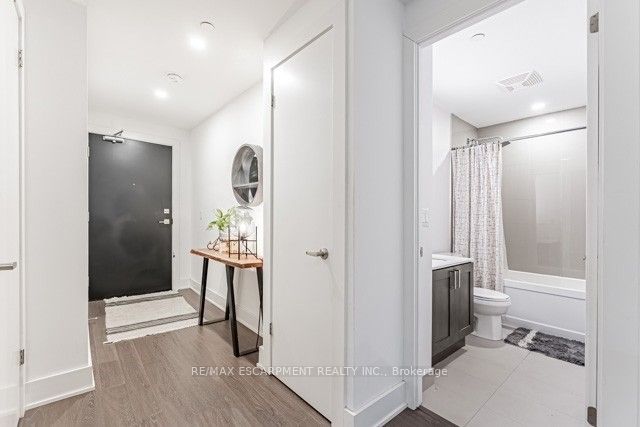 5230 Dundas Street A501, Burlington, ON L7R 3X4 photo 3