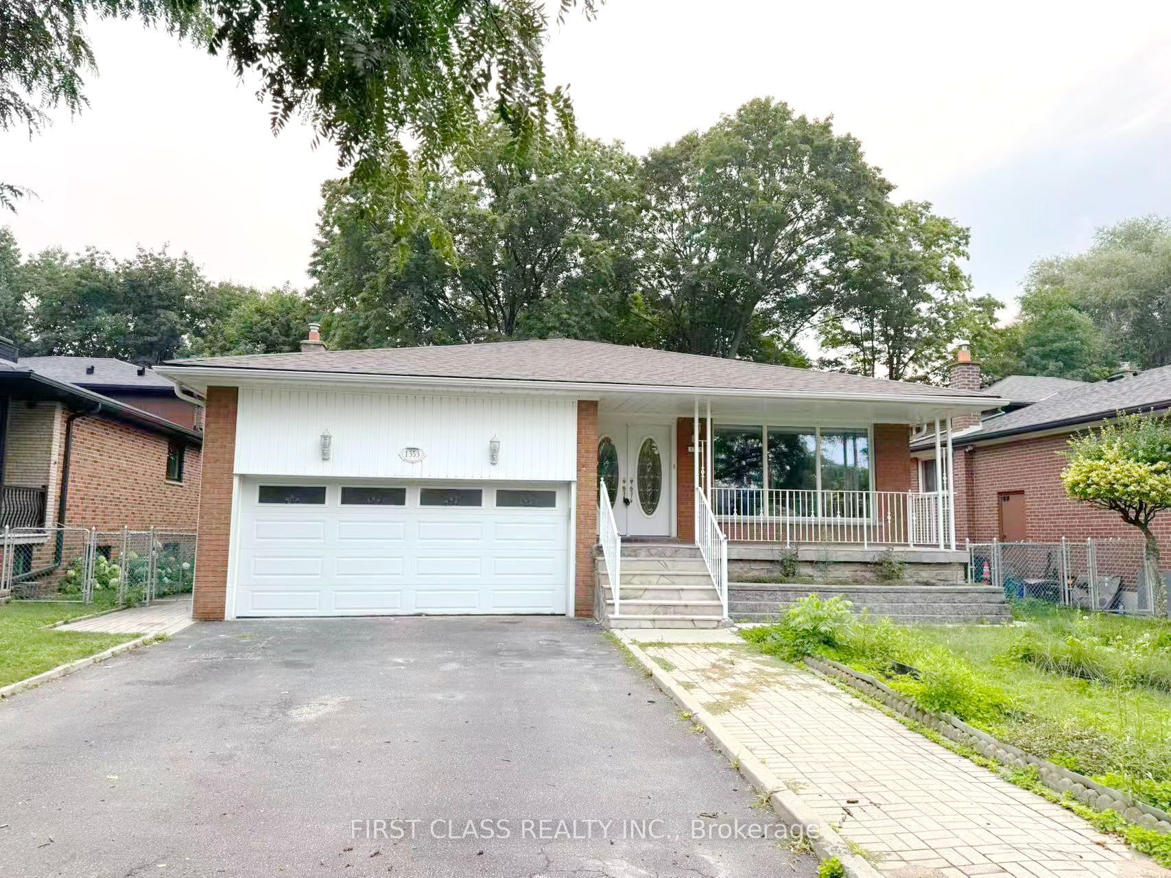 1353 Myron Drive Upper, Mississauga, ON L5E 2N5