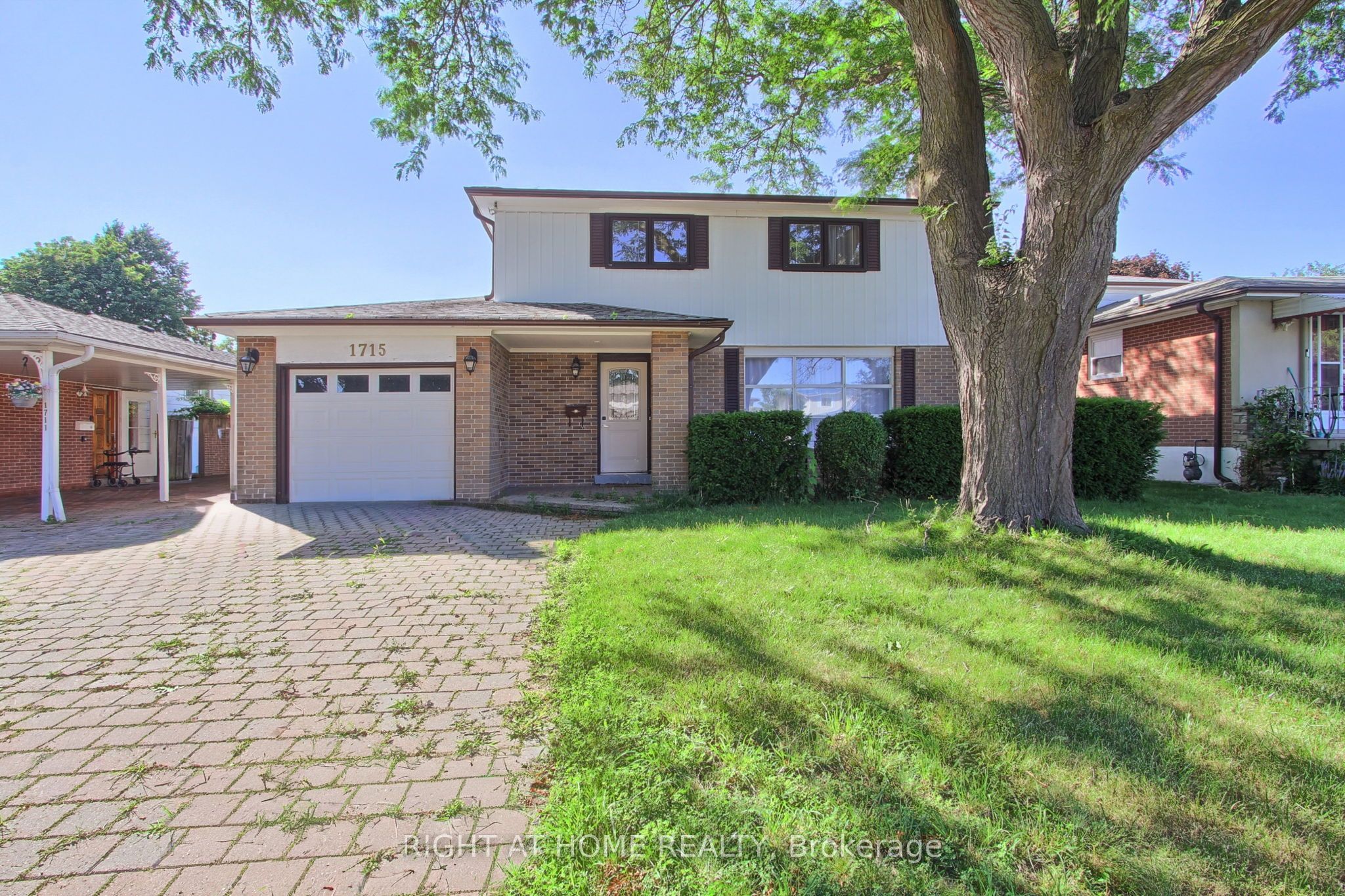 1715 Oberon Crescent, Mississauga, ON L4X 2K7 photo 2