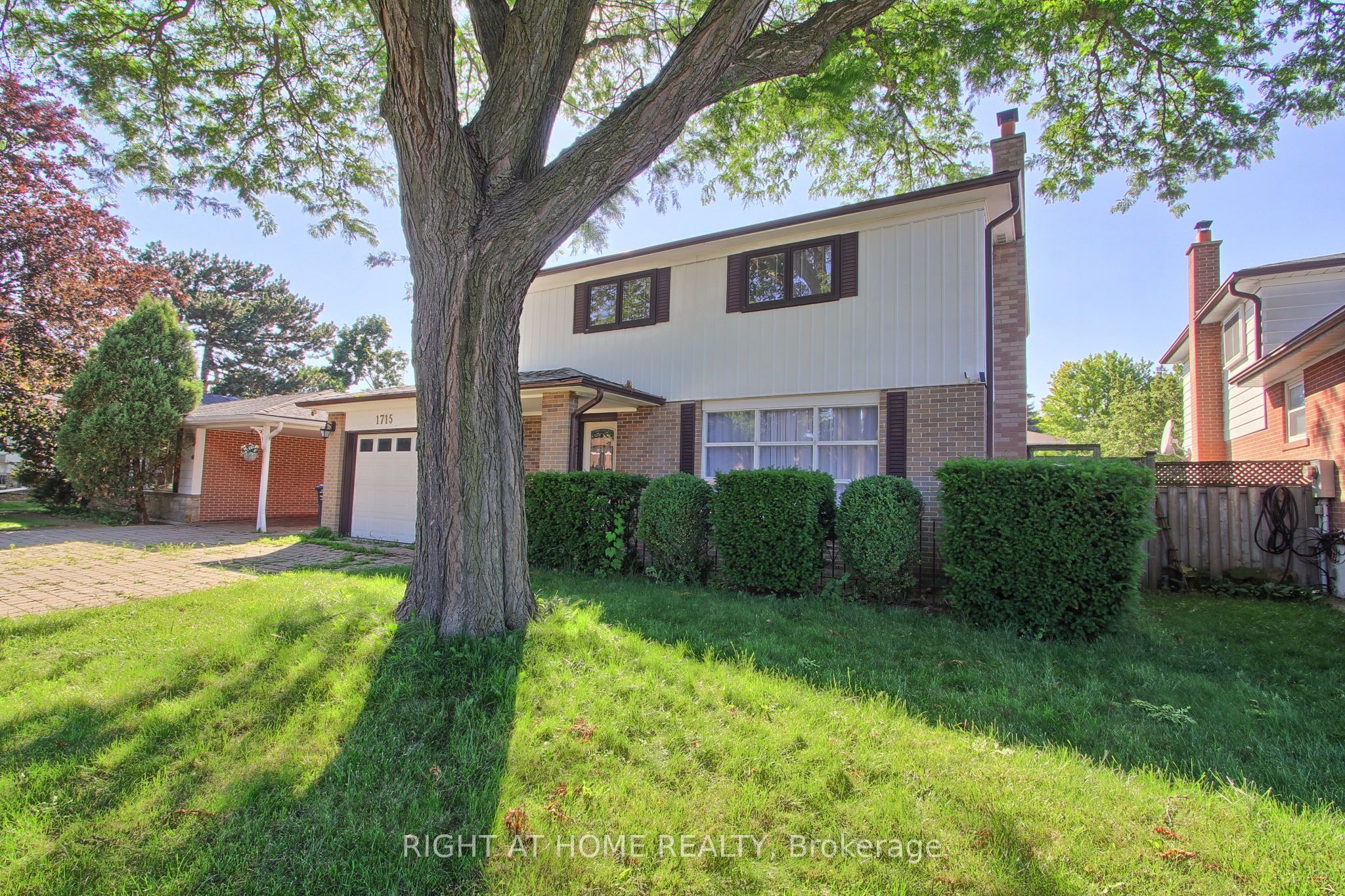 1715 Oberon Crescent, Mississauga, ON L4X 2K7 photo 3