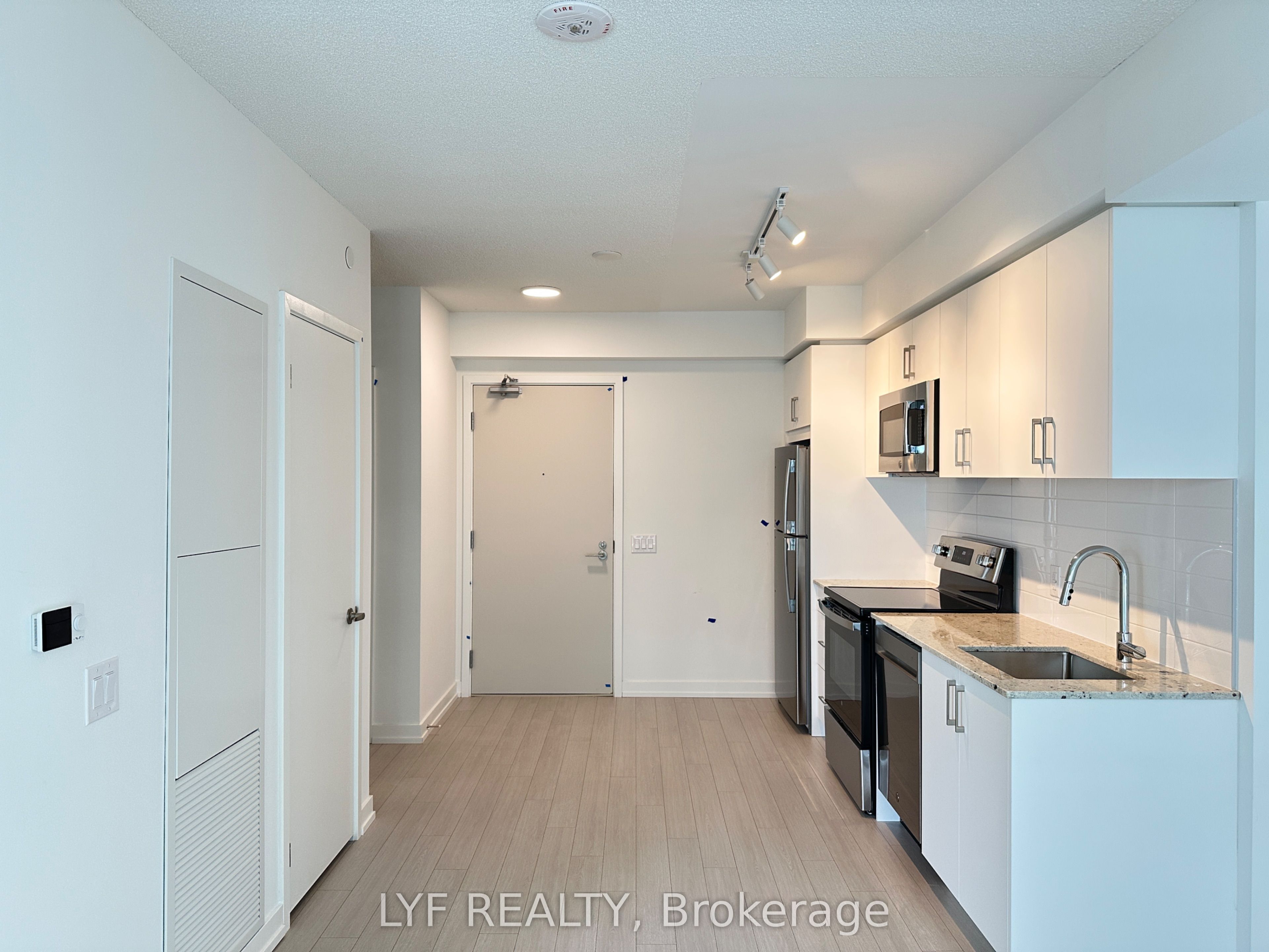 4010 Eglinton Avenue W 1207, Toronto, ON M9A 0G5 photo 2