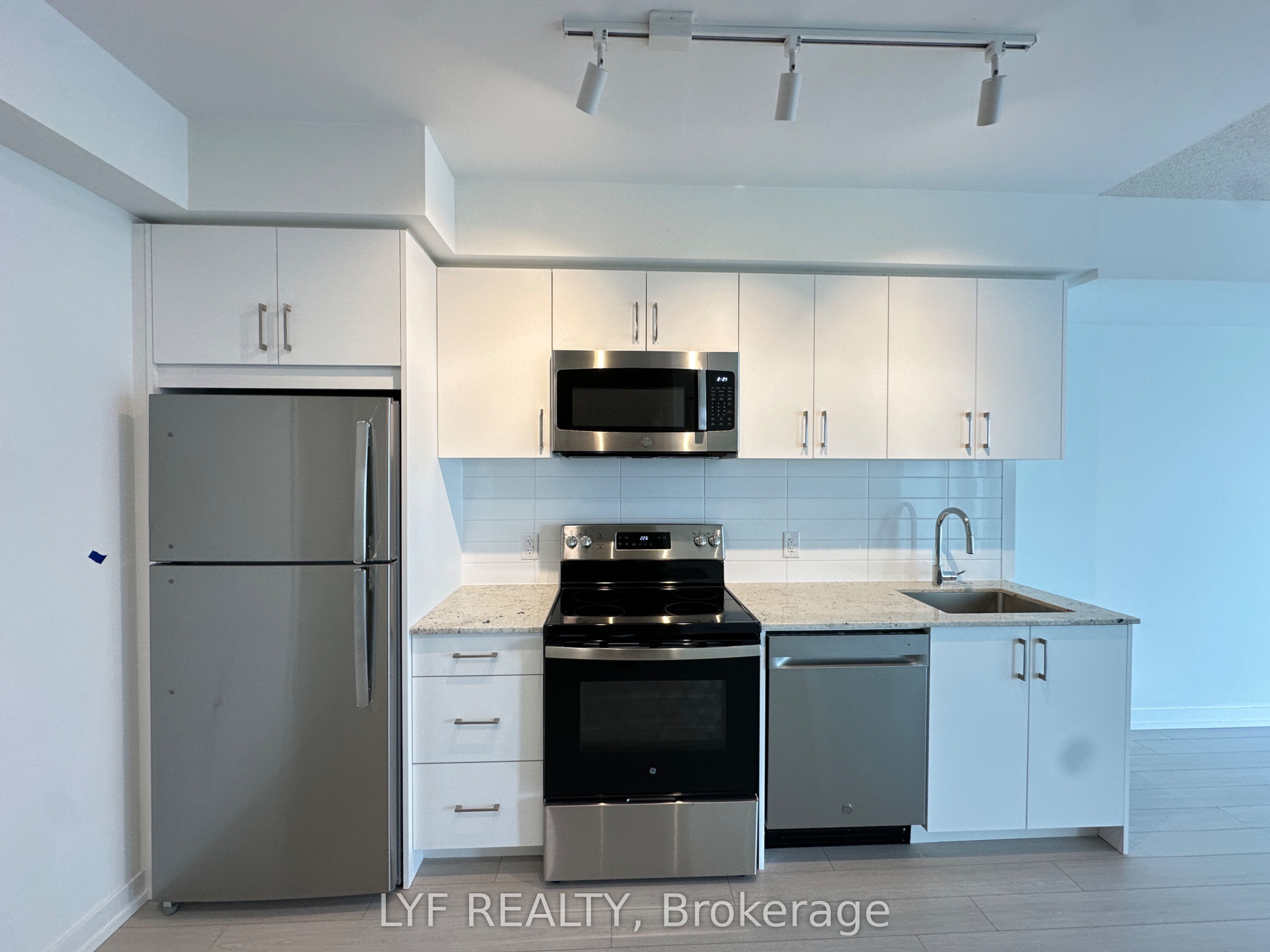 4010 Eglinton Avenue W 1207, Toronto, ON M9A 0G5 photo 3