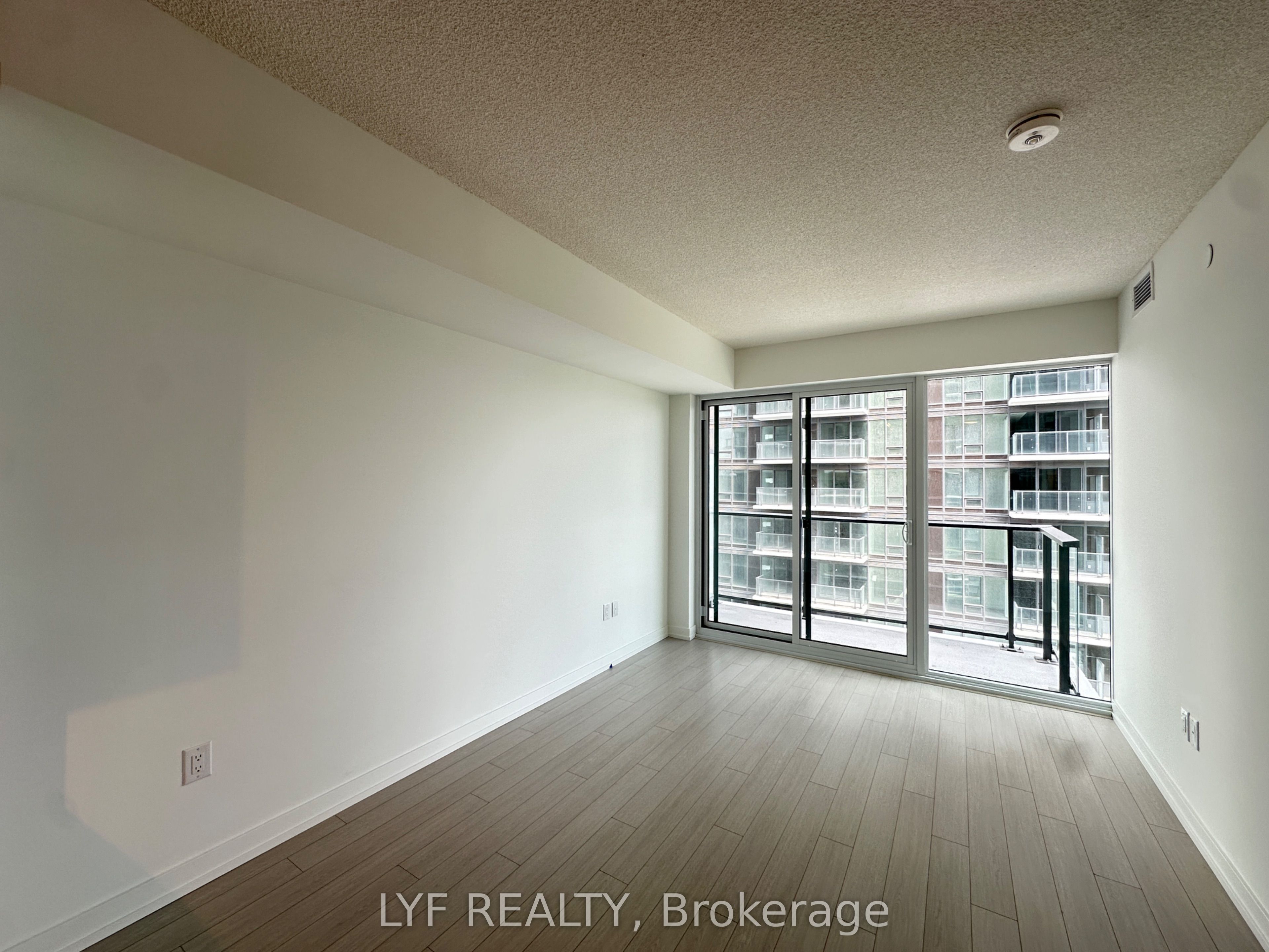 4010 Eglinton Avenue W 1207, Toronto, ON M9A 0G5 photo 4