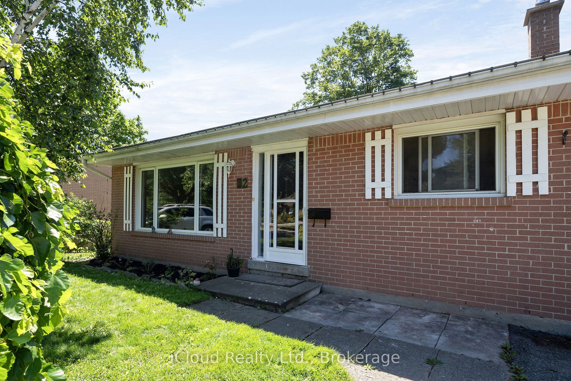 32 Mowbray Place, Halton Hills, ON L7J 2J8