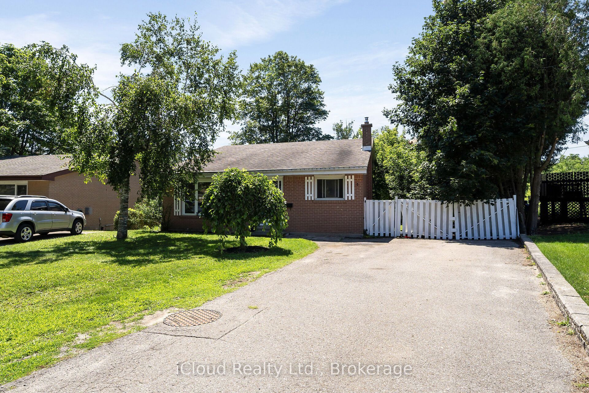 32 Mowbray Place, Halton Hills, ON L7J 2J8 photo 2