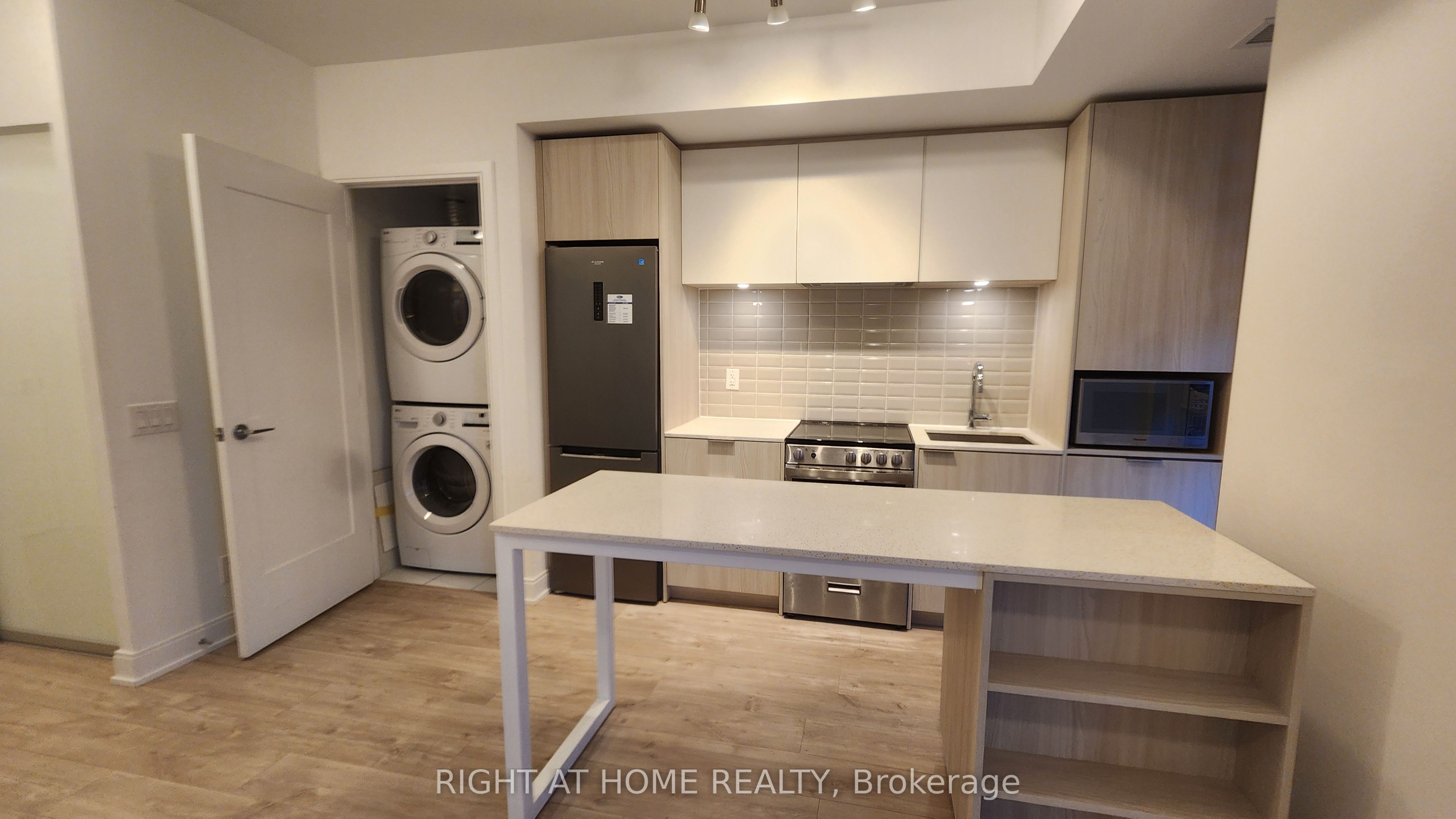 70 Annie Craig Drive 3207, Toronto, ON M8V 0C4 photo 5