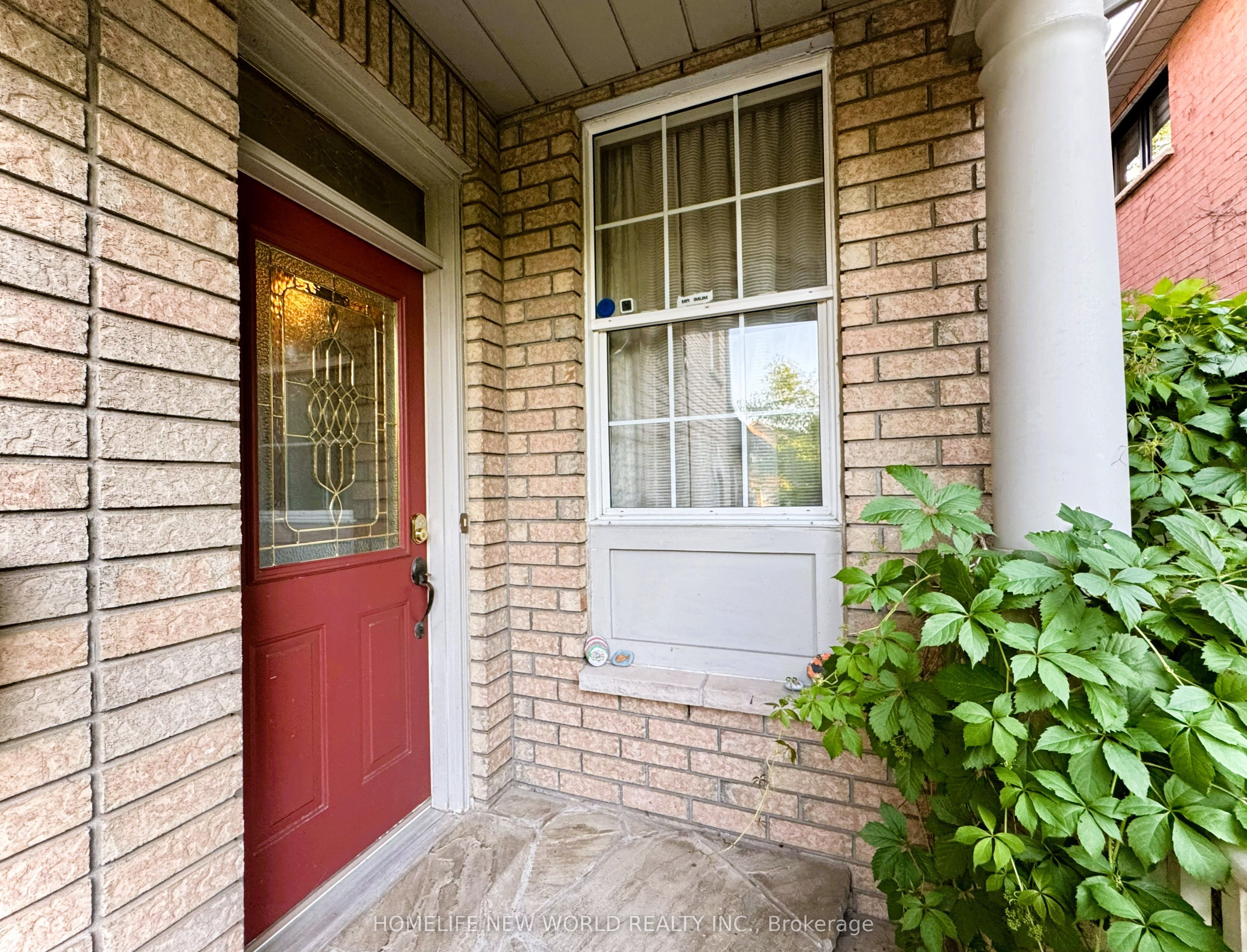 2326 Yorktown Circle, Mississauga, ON L5M 5Y2 photo 4