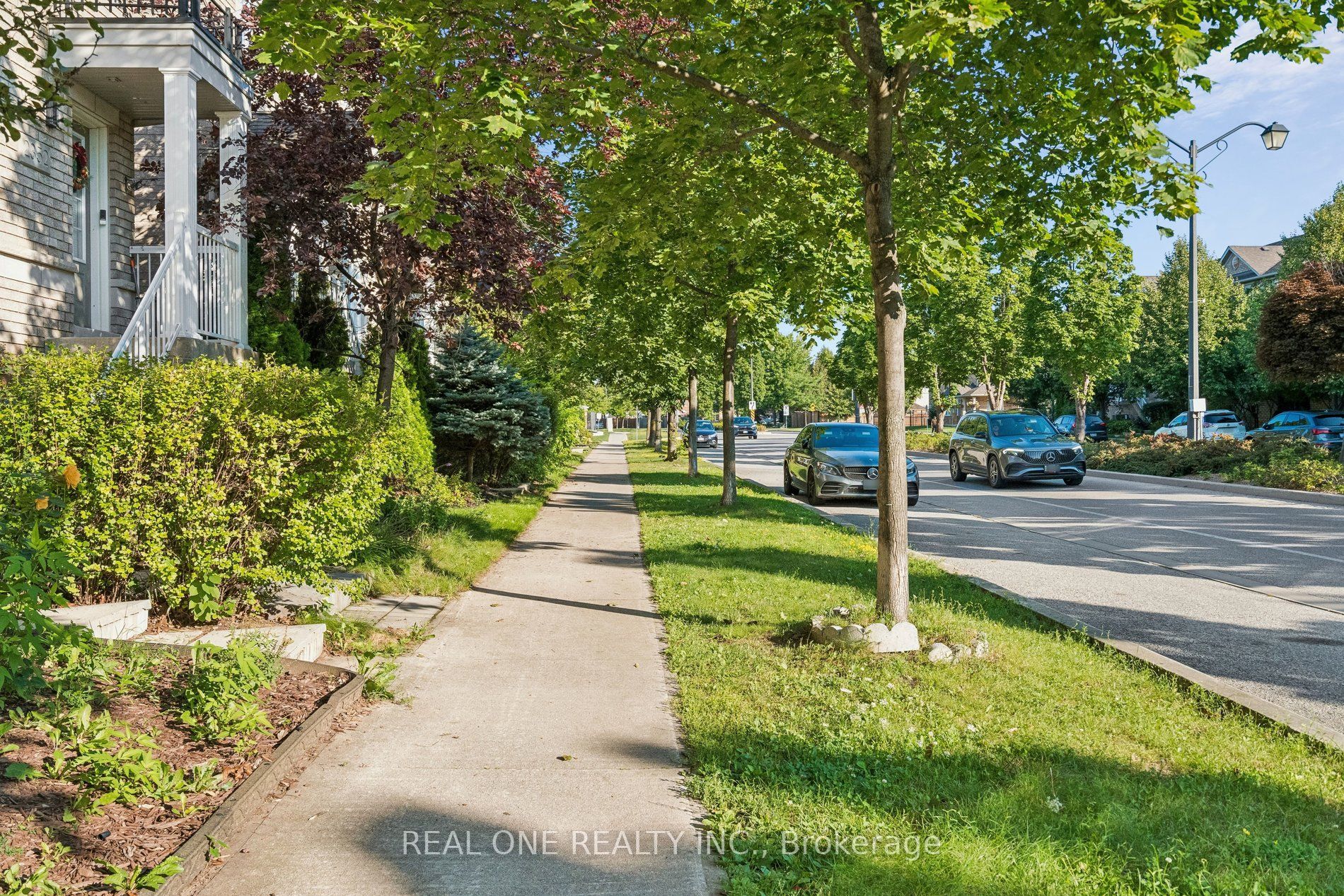 2350 Sutton Drive, Burlington, ON L7L 6Y8 photo 2