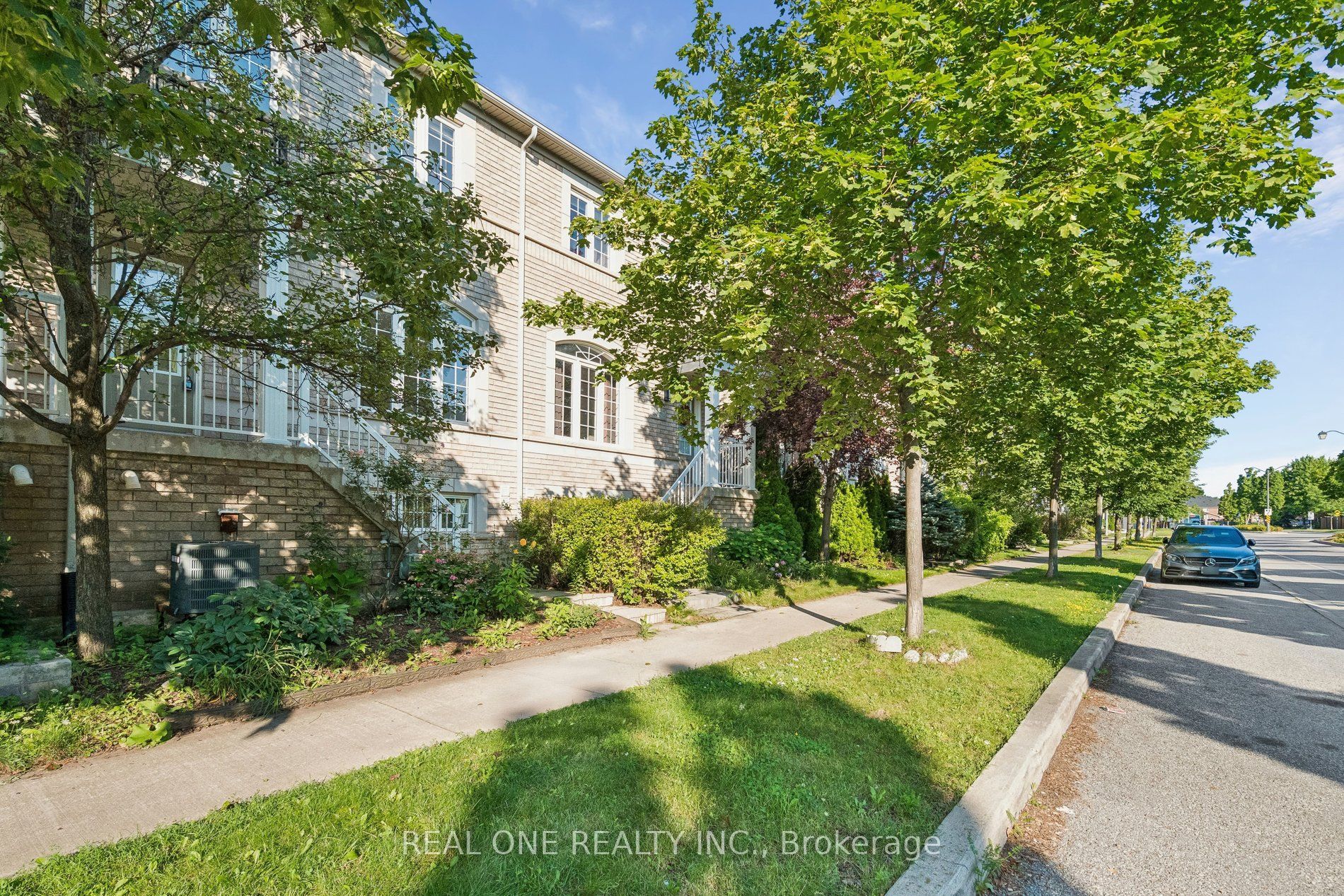 2350 Sutton Drive, Burlington, ON L7L 6Y8 photo 3