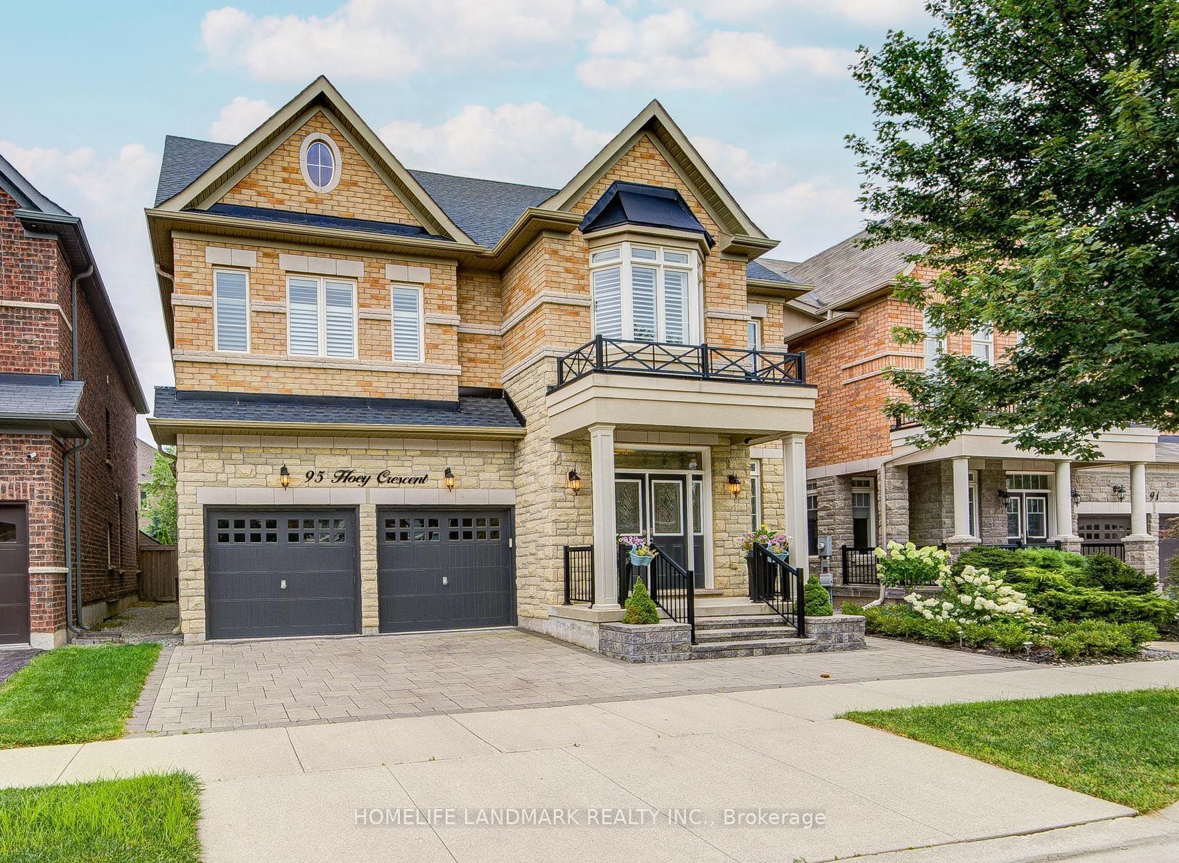 95 Hoey Crescent, Oakville, ON L6M 0X1