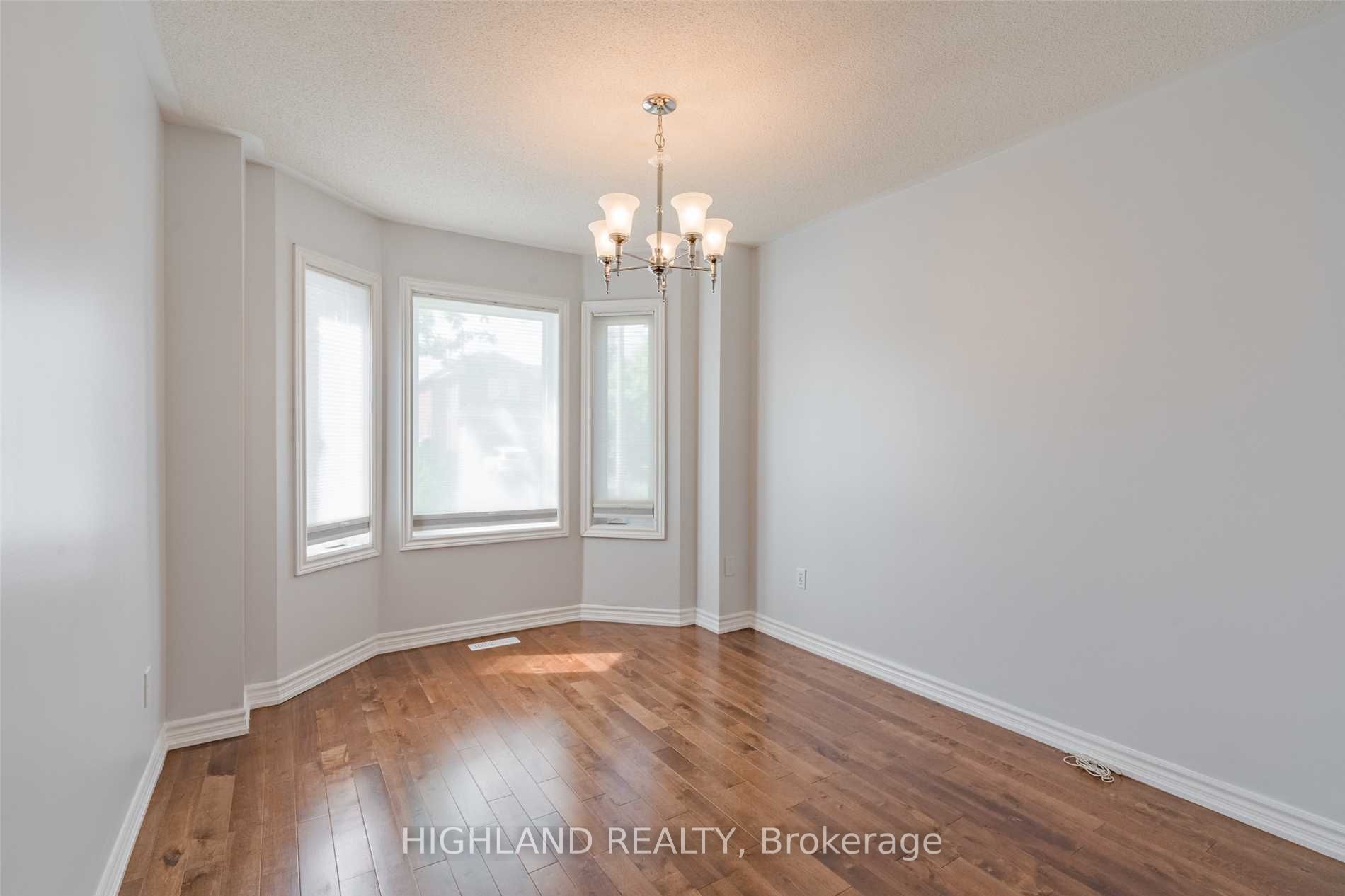 1130 Glen Valley Road, Oakville, ON L6M 3K8 photo 2