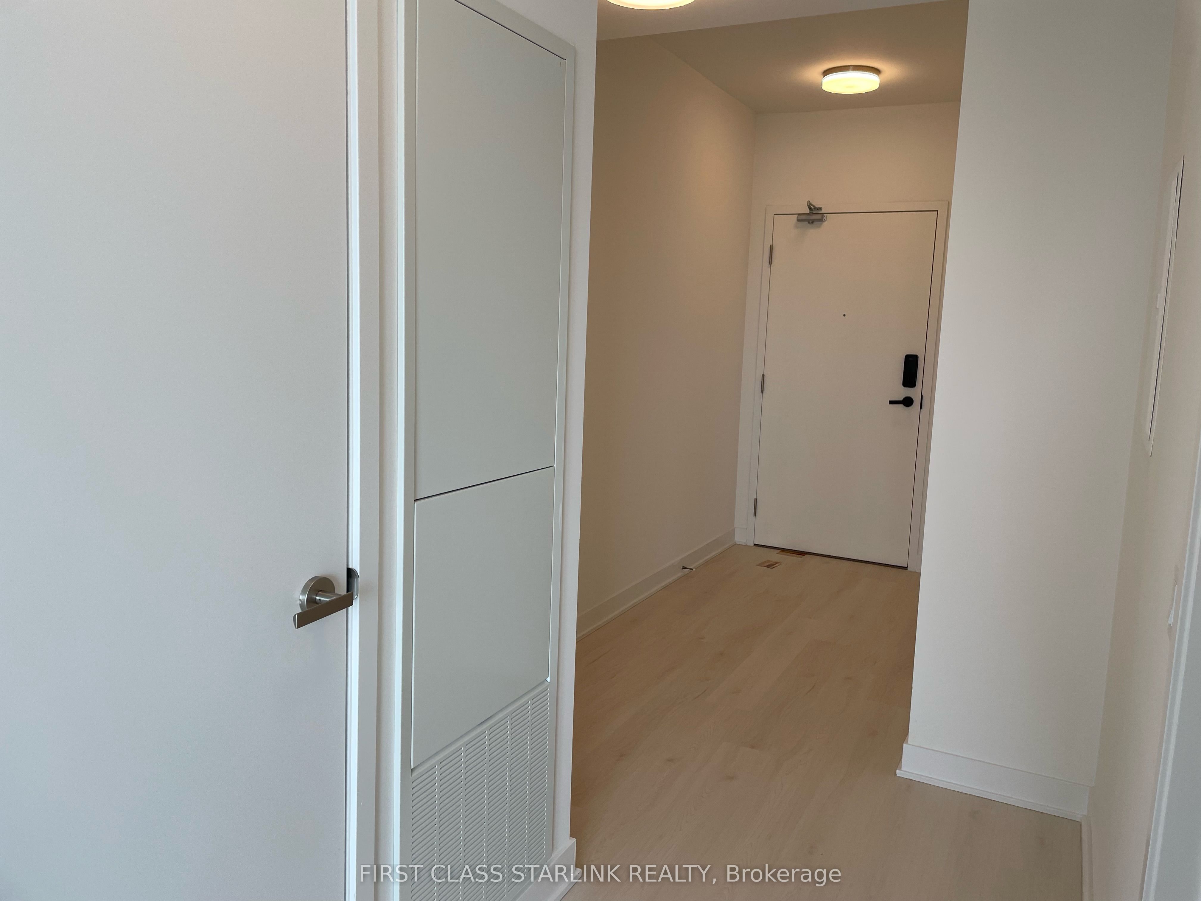 3900 confederation Parkway 1111, Mississauga, ON L5B 0M3 photo 3