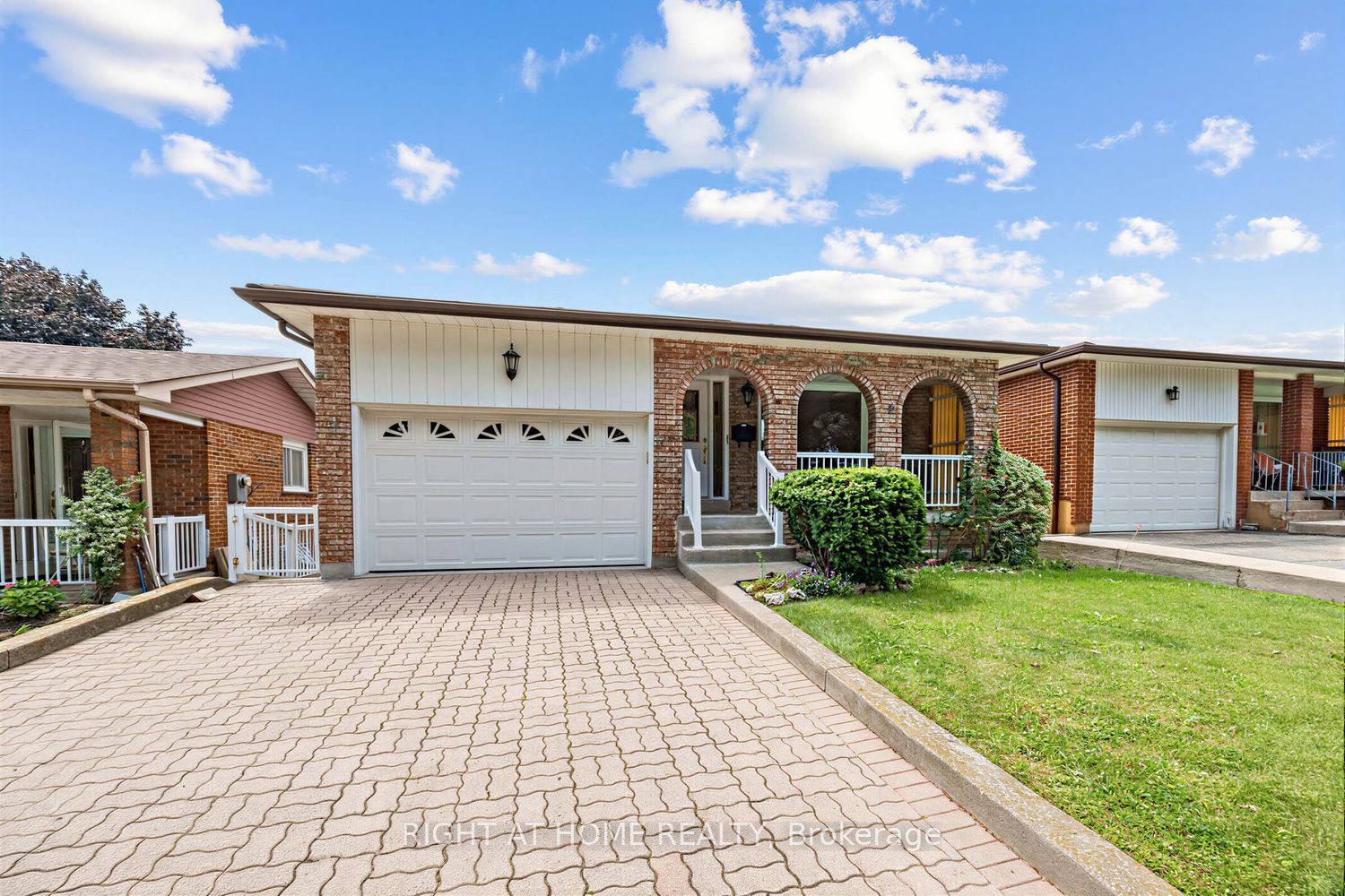 3126 Mccarthy Court, Mississauga, ON L4Y 3Z5 photo 3