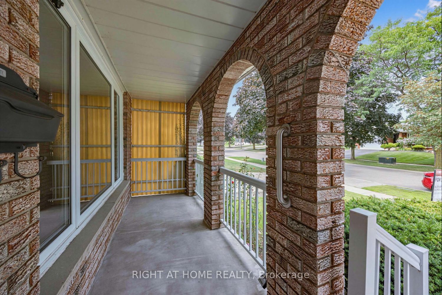 3126 Mccarthy Court, Mississauga, ON L4Y 3Z5 photo 4