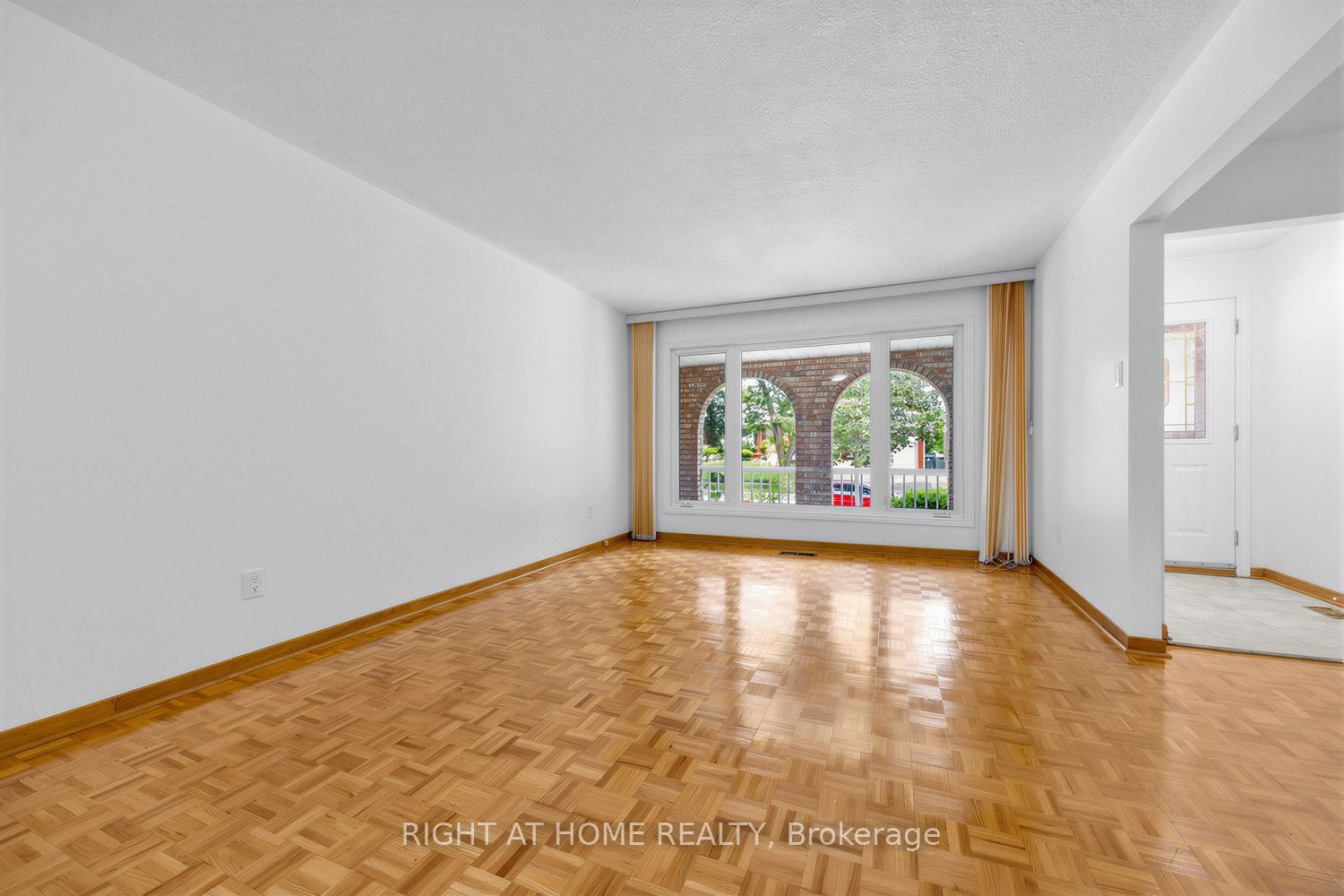 3126 Mccarthy Court, Mississauga, ON L4Y 3Z5 photo 5