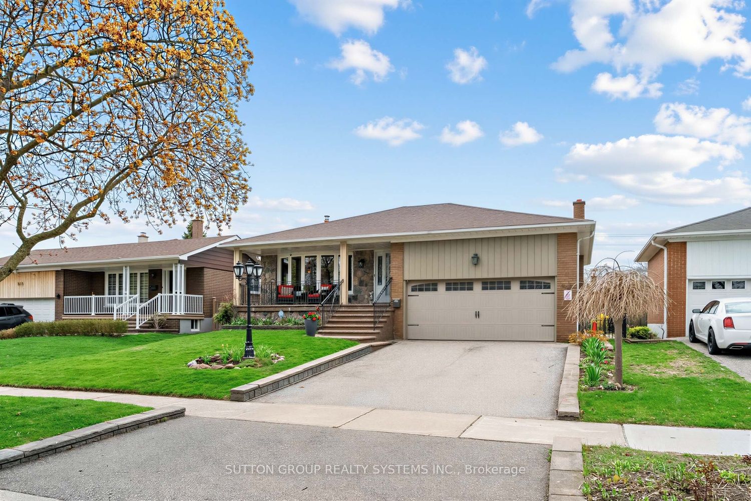 228 Chantenay Drive, Mississauga, ON L5A 1E4 photo 2