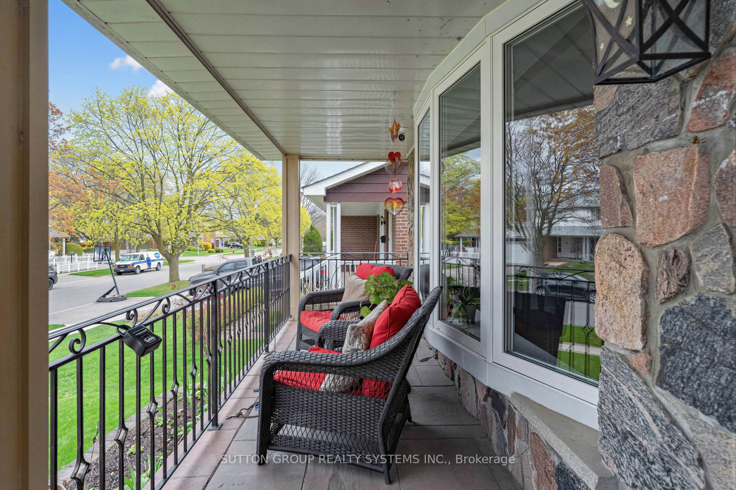 228 Chantenay Drive, Mississauga, ON L5A 1E4 photo 3