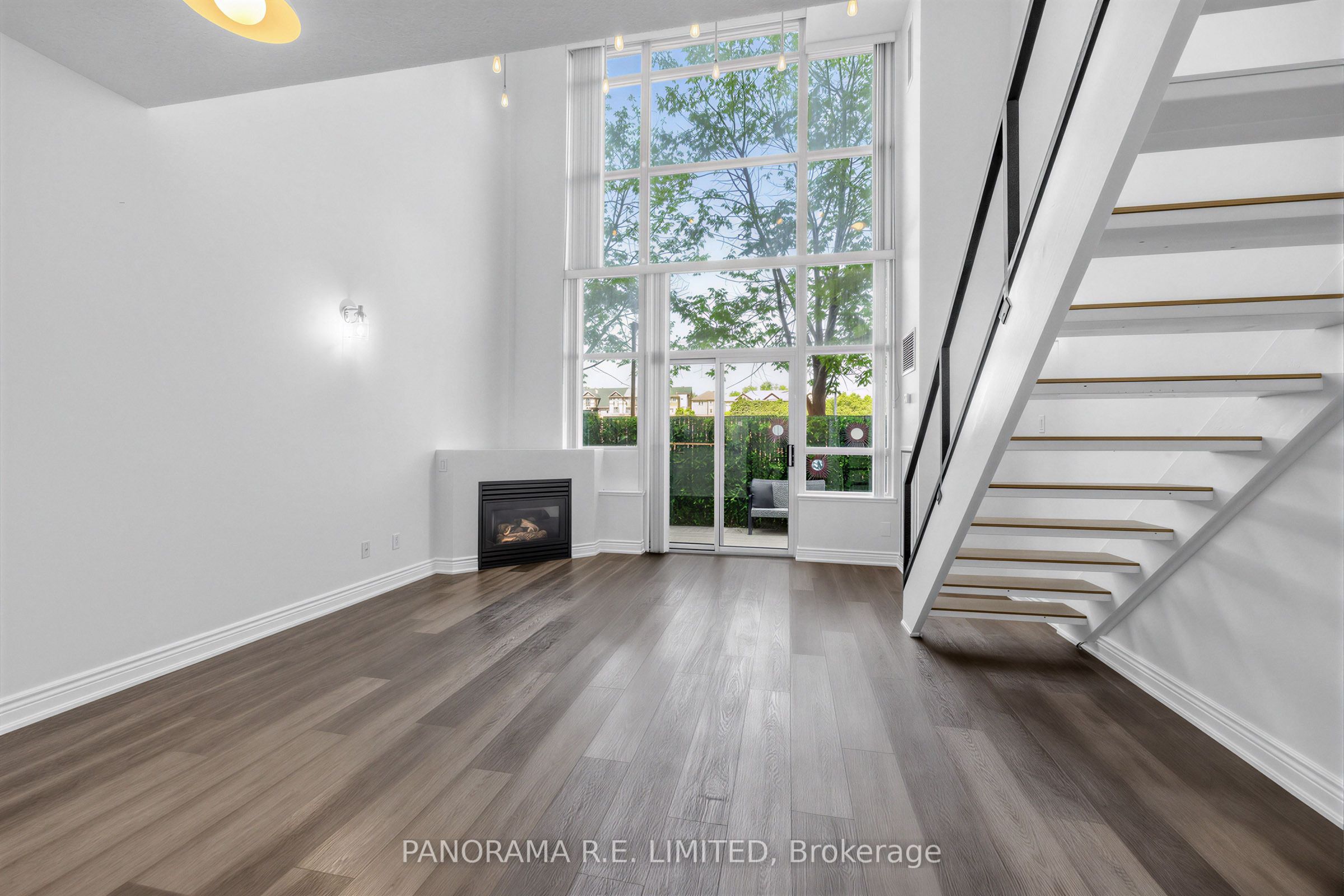 200 Manitoba Street 122, Toronto, ON M8Y 3Y9