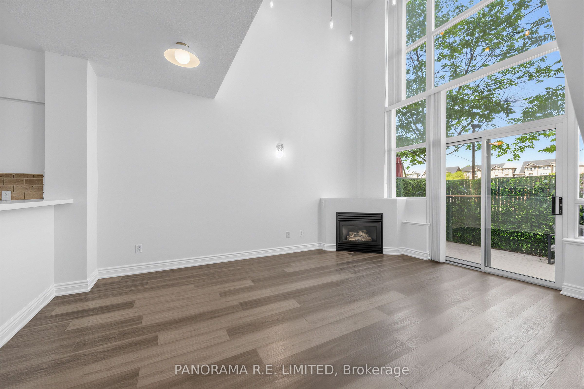 200 Manitoba Street 122, Toronto, ON M8Y 3Y9 photo 3