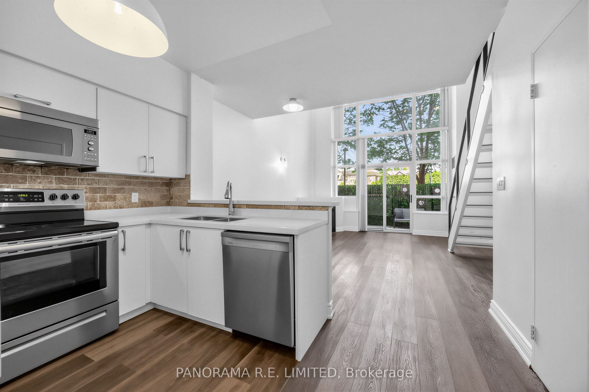 200 Manitoba Street 122, Toronto, ON M8Y 3Y9 photo 5