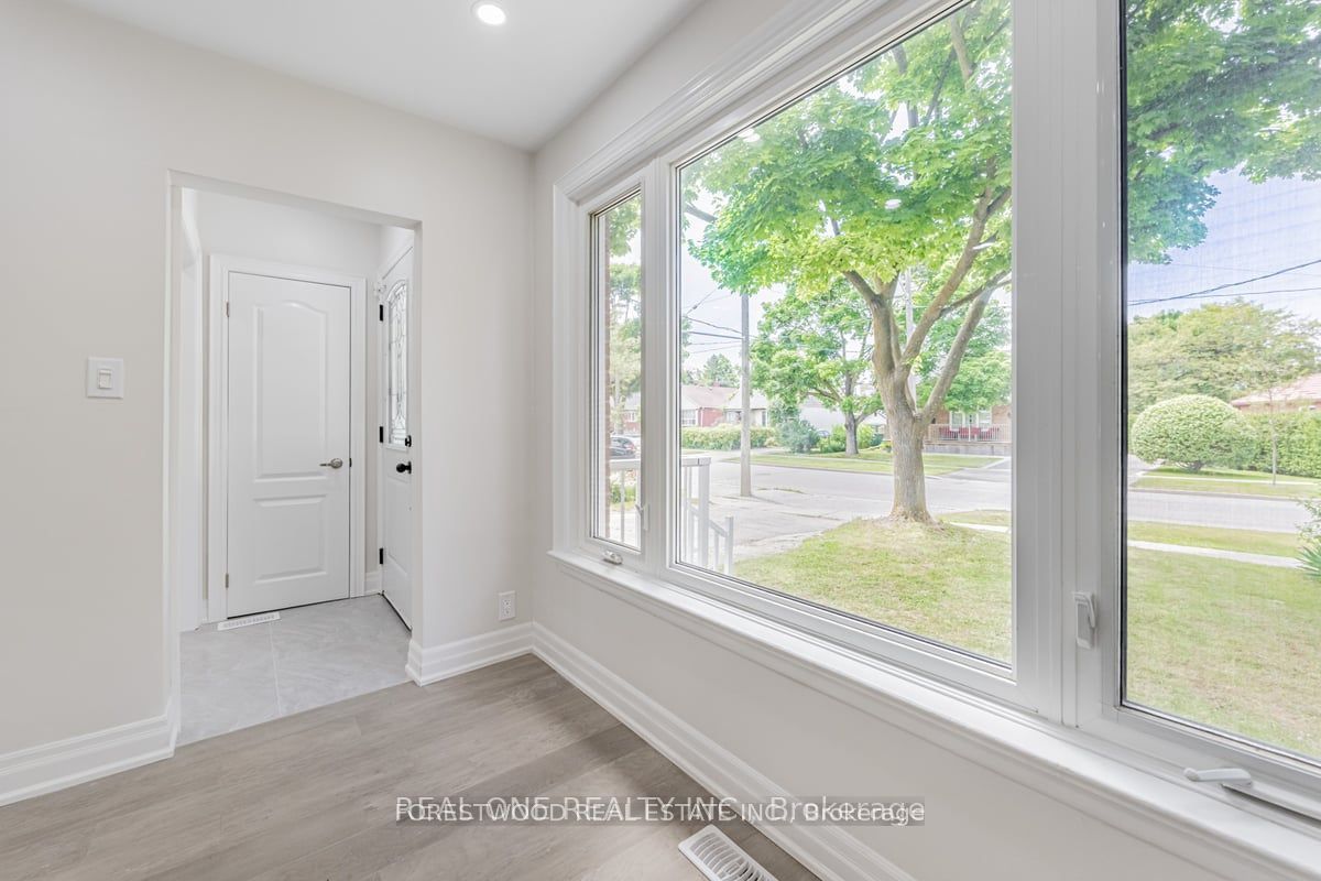27 Snaresbrook Drive, Toronto, ON M9W 2N5 photo 3