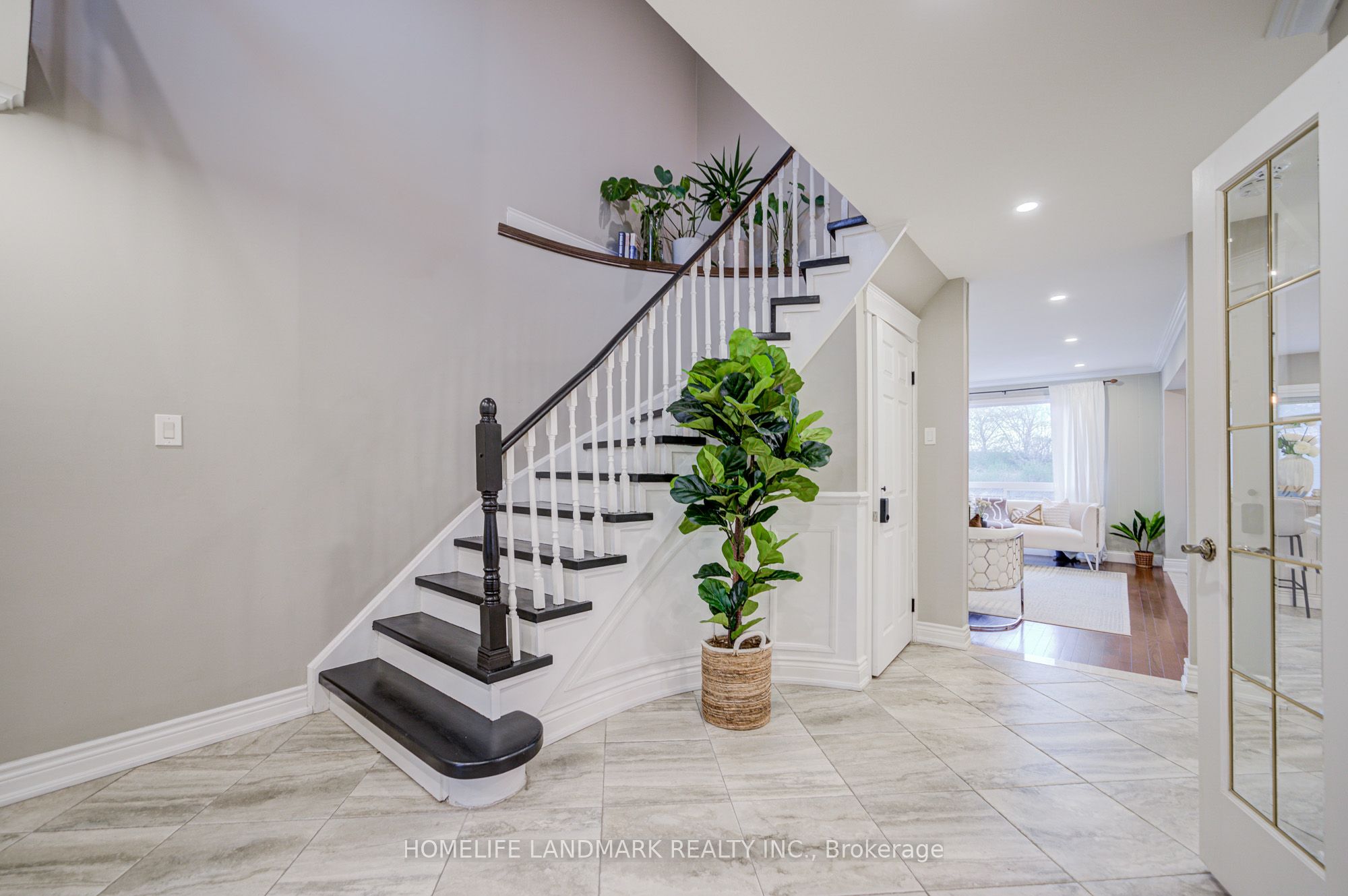2105 Folkway Drive, Mississauga, ON L5L 3G3 photo 3