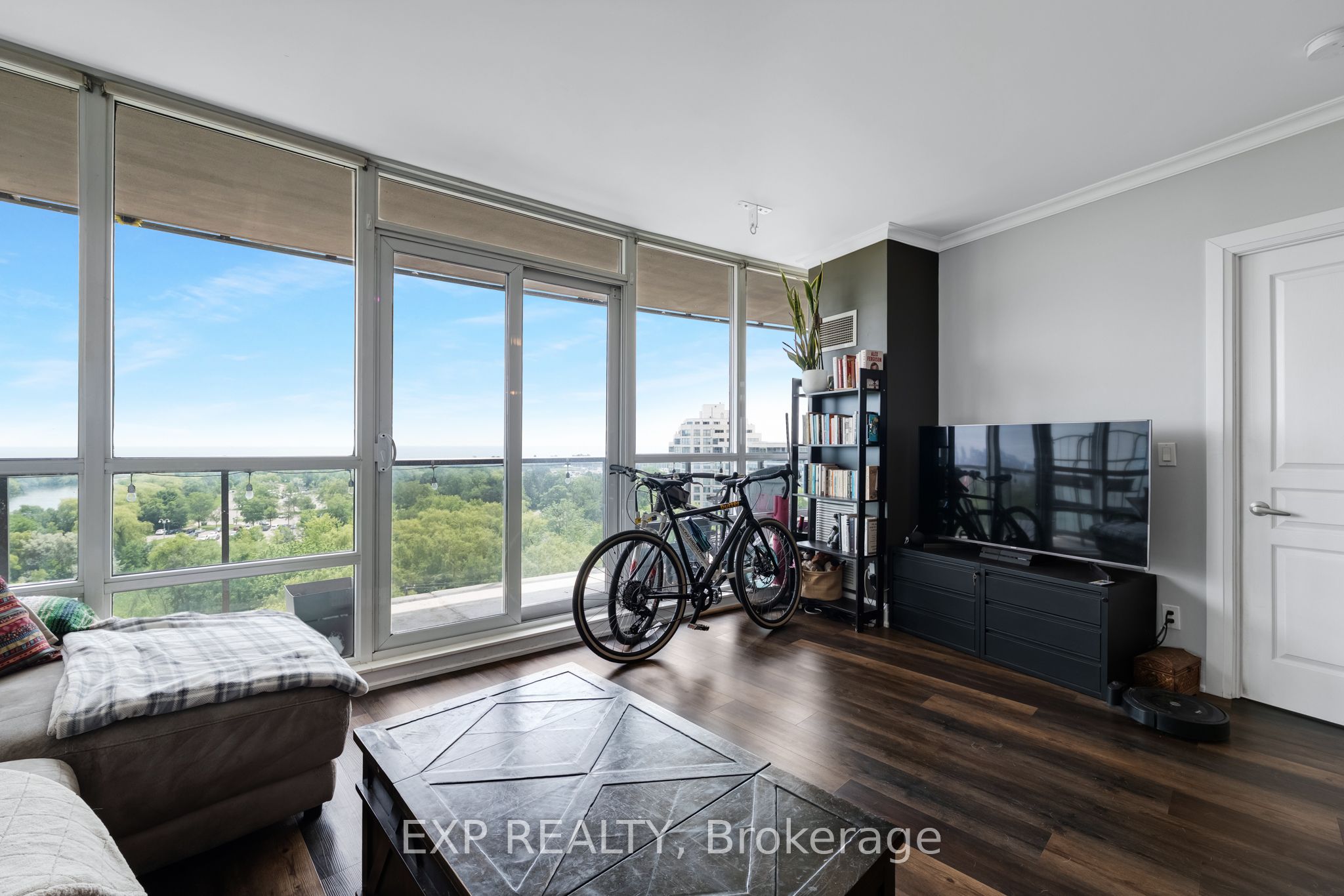 2230 Lake Shore Boulevard W 808, Toronto, ON M8V 0B2 photo 5