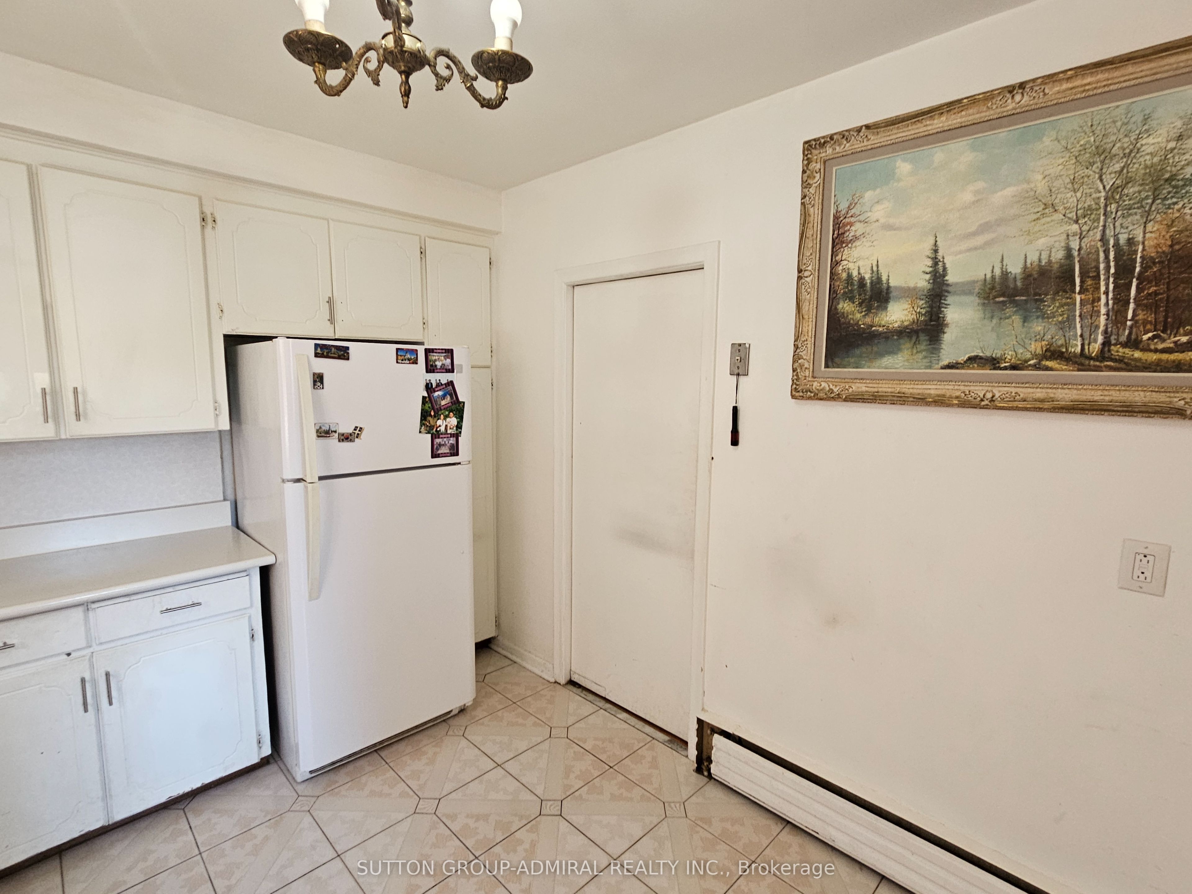 7 Elway Court, Toronto, ON M6B 2N7 photo 2
