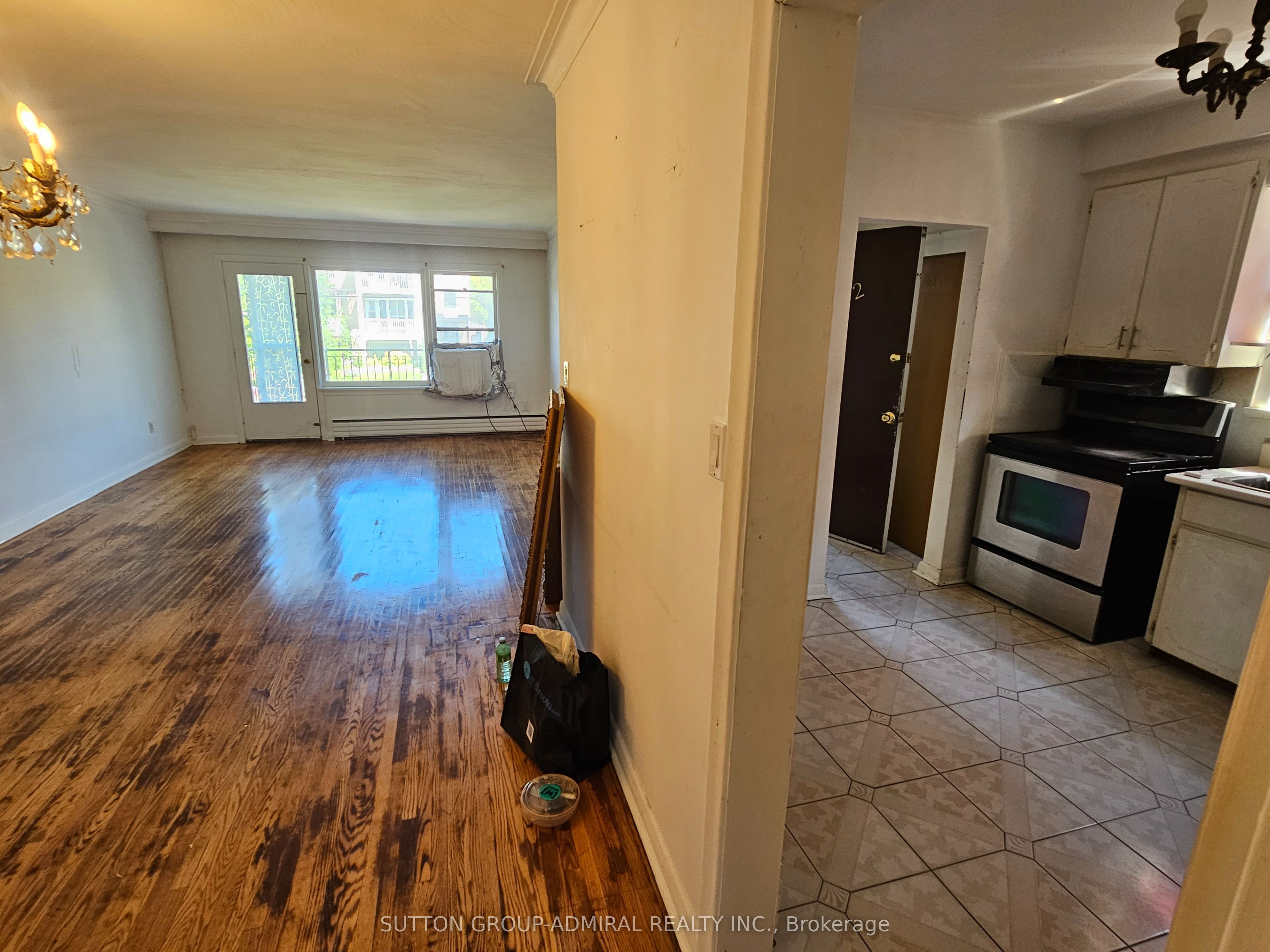 7 Elway Court, Toronto, ON M6B 2N7 photo 4