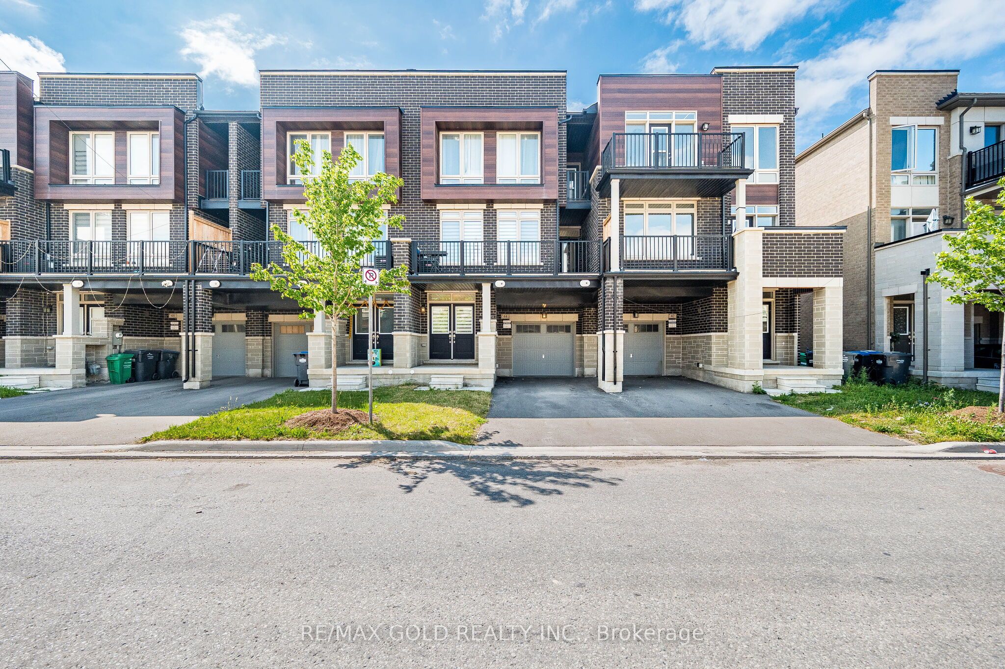 44 Donald Ficht Crescent, Brampton, ON L7A 5H6 photo 2
