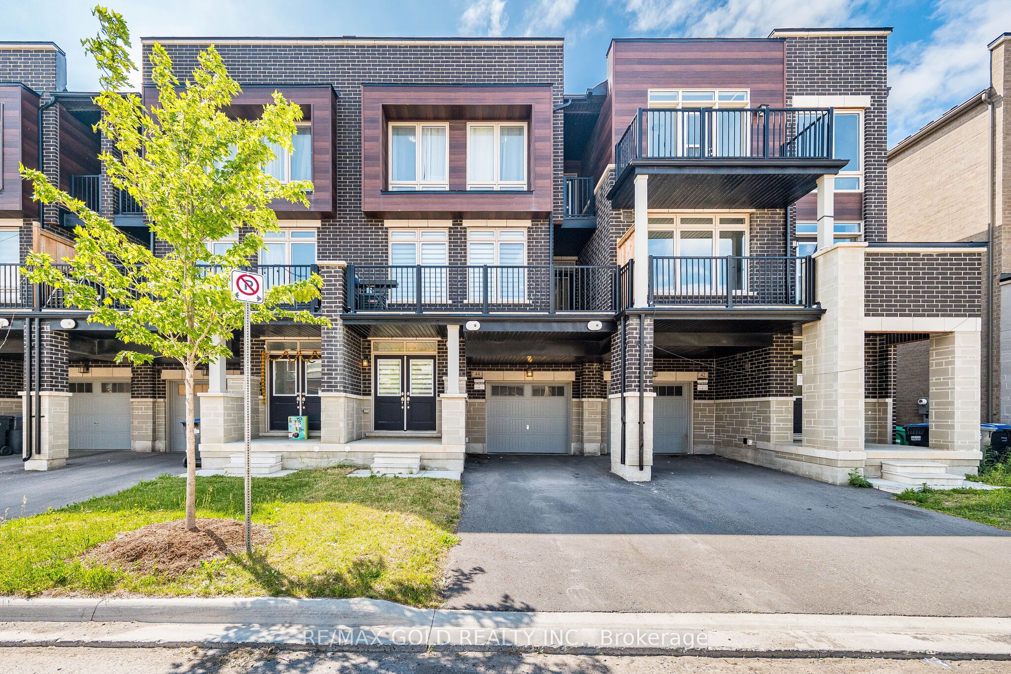 44 Donald Ficht Crescent, Brampton, ON L7A 5H6 photo 3