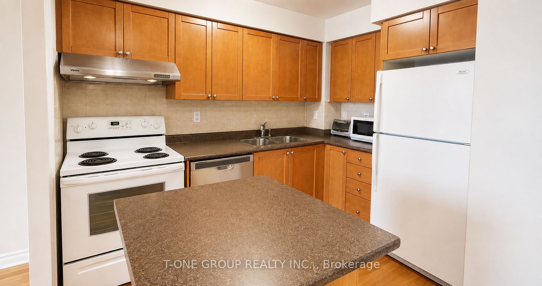 3888 Duke Of York Boulevard 2823, Mississauga, ON L5B 4P5 photo 2