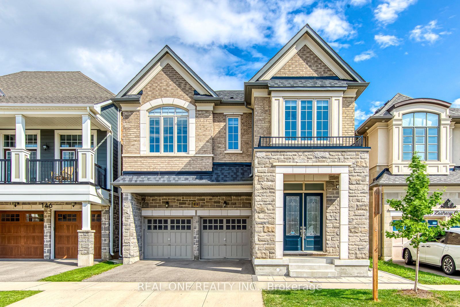 140 Zachary Crescent, Oakville, ON L6H 0W1 photo 2