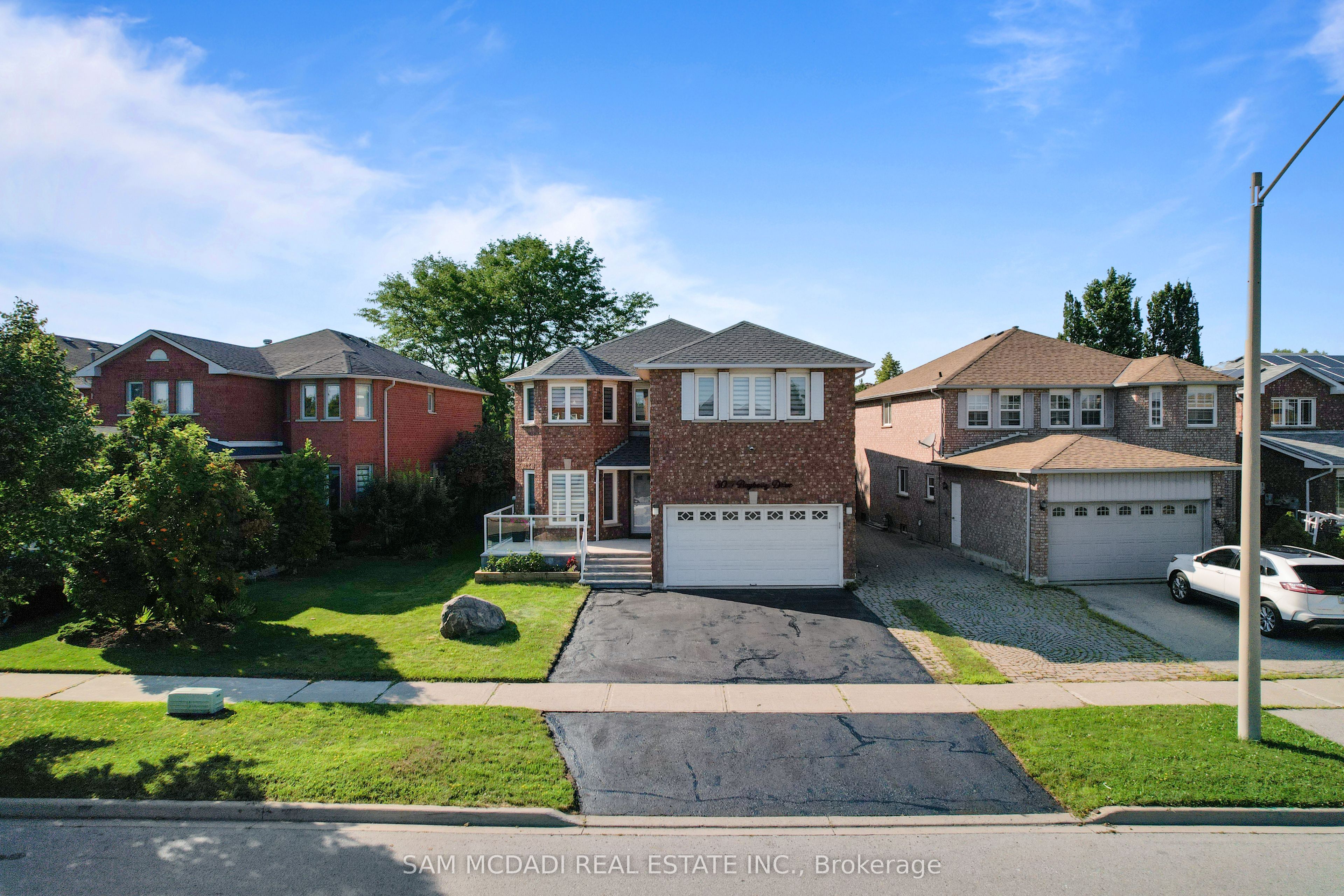 3071 Bayberry Drive, Mississauga, ON L5N 6P1