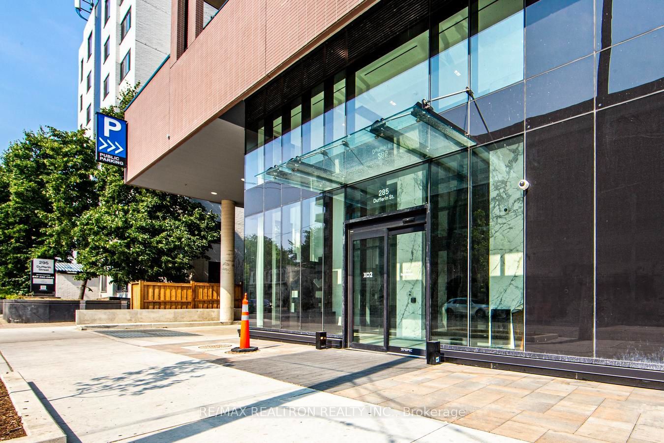 285 Dufferin Street 303, Toronto, ON M6K 1Z7 photo 2