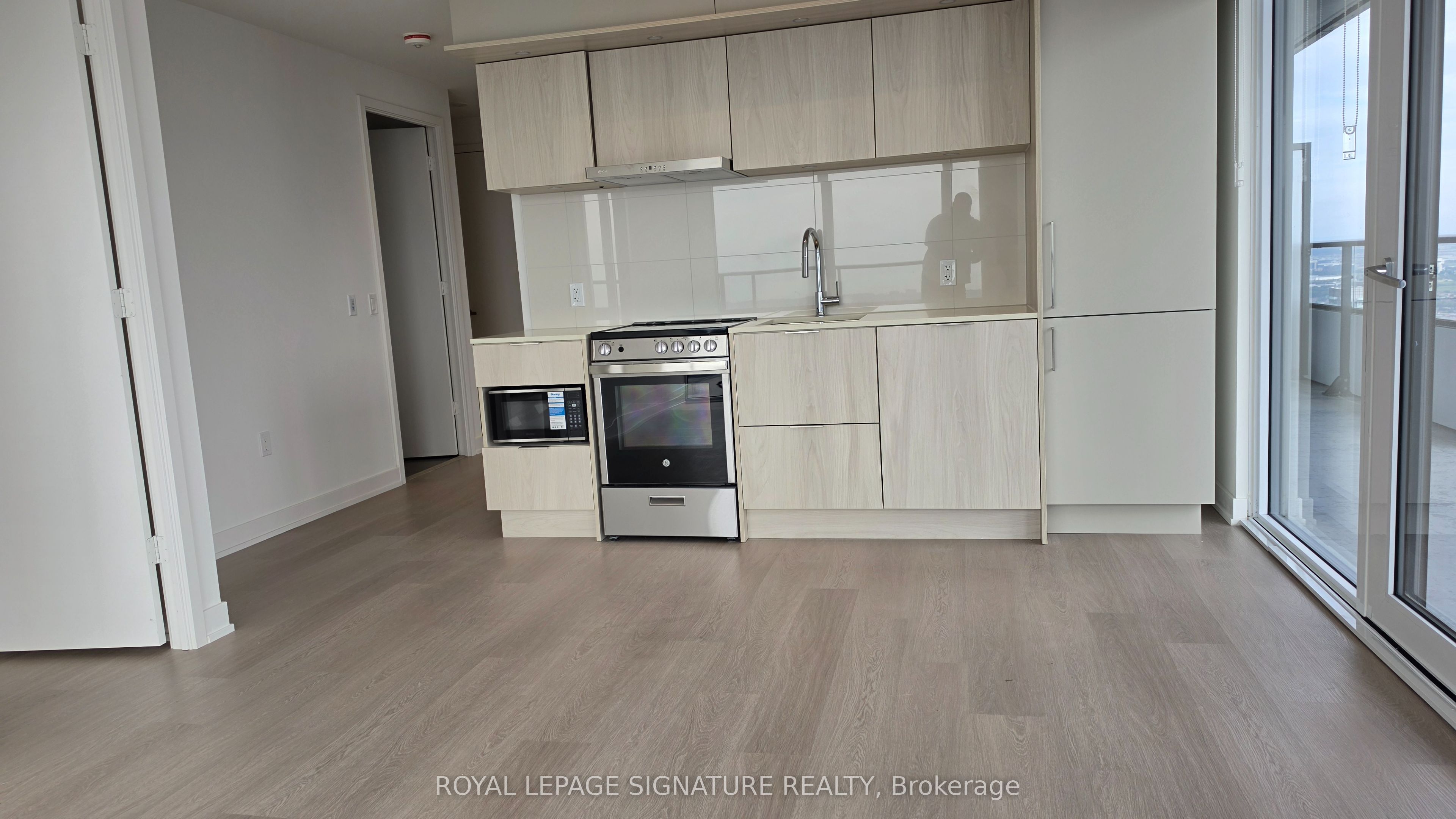 448 Burnhamthorpe Road 6208, Mississauga, ON L5B 0R4 photo 3