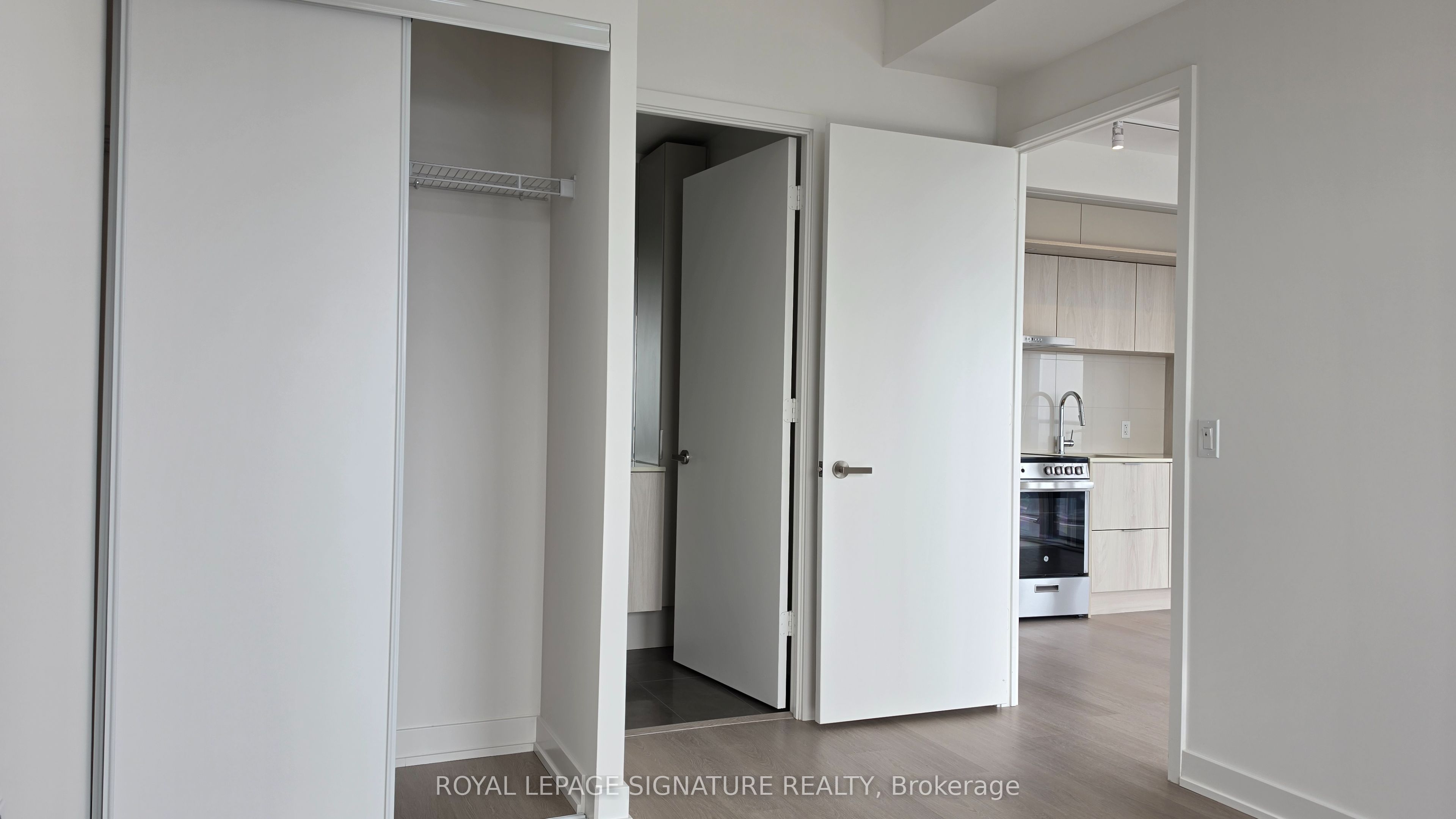 448 Burnhamthorpe Road 6208, Mississauga, ON L5B 0R4 photo 5
