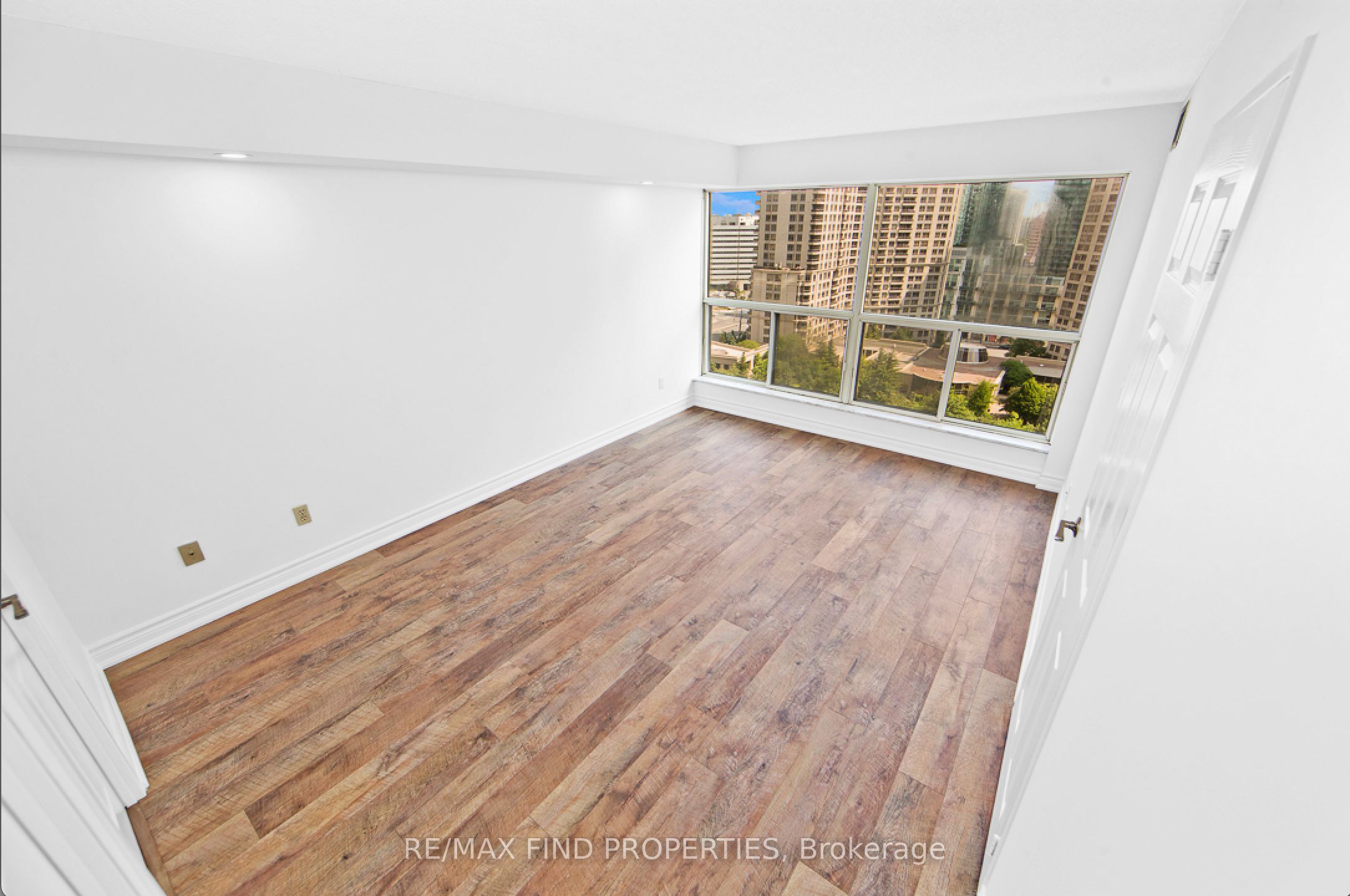 335 Webb Drive 1907, Mississauga, ON L5B 4A1 photo 5