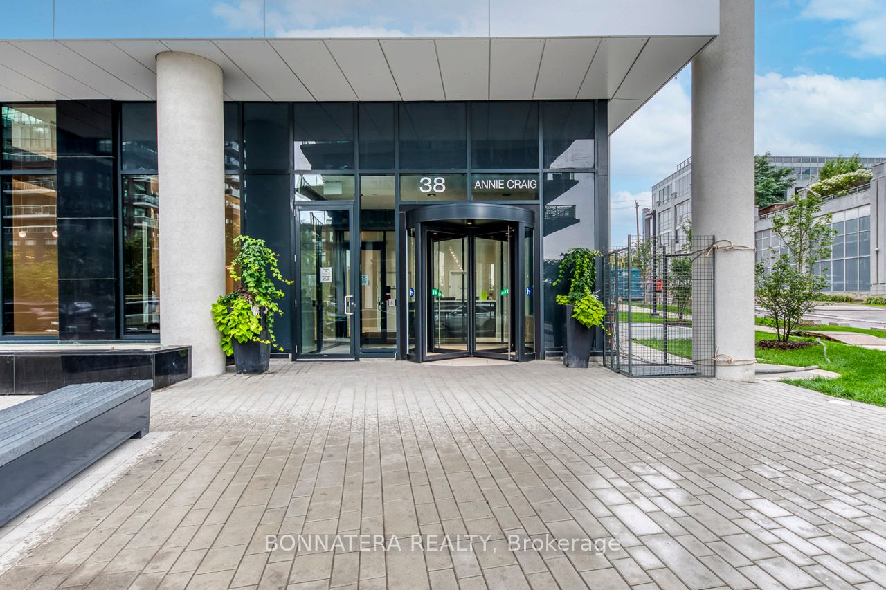 38 Annie Craig Drive 3408, Toronto, ON M8Z 0B4 photo 3