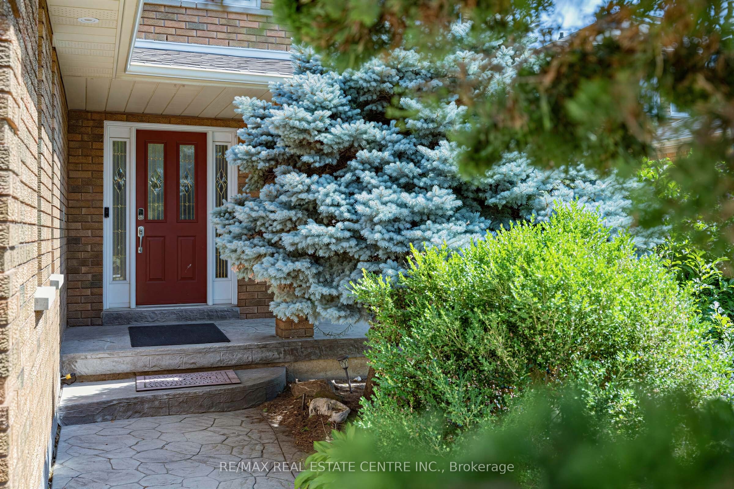 10 Diane Court, Brampton, ON L6Y 3E3 photo 2