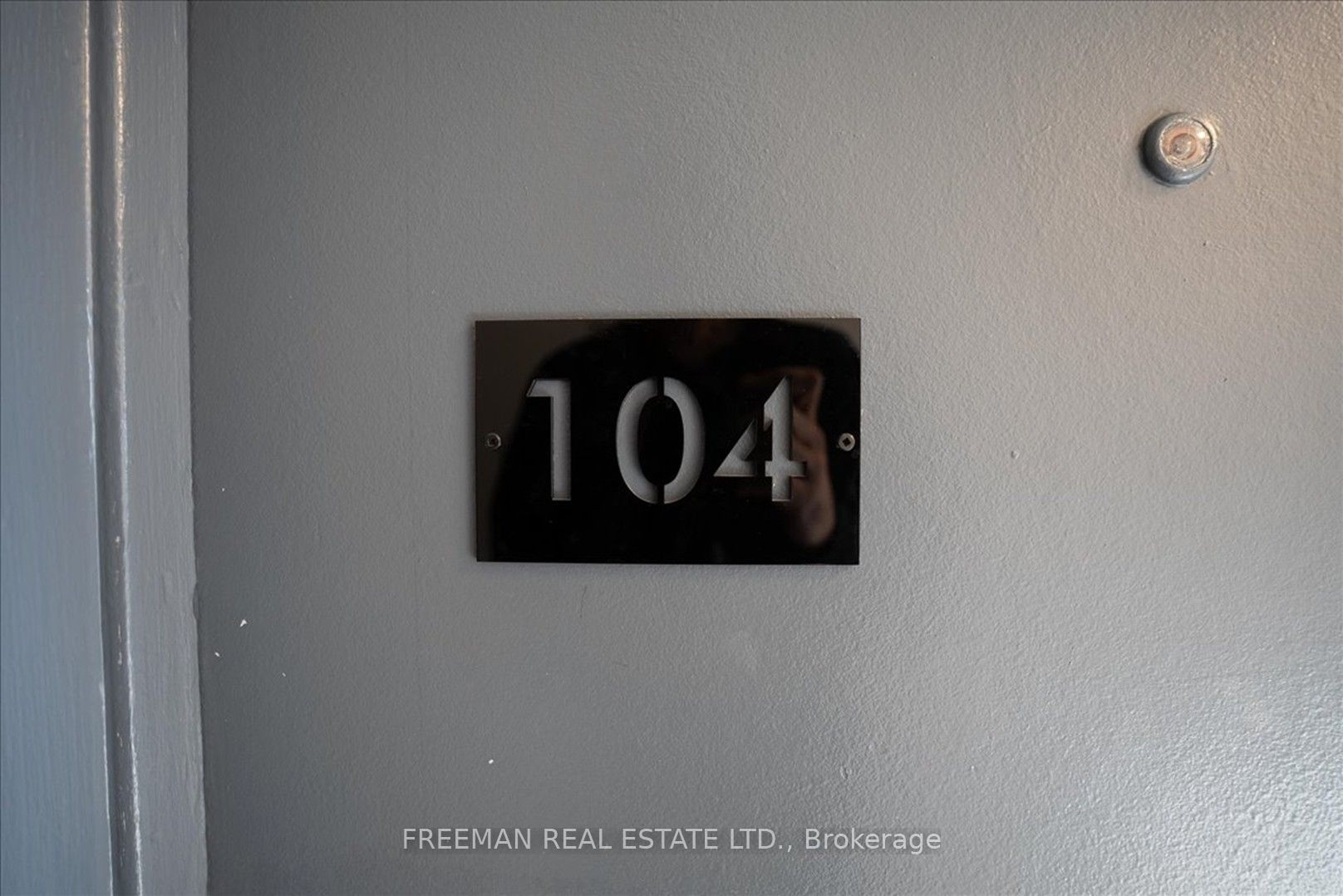 15 Thorburn Avenue 104, Toronto, ON M6K 1C4 photo 2