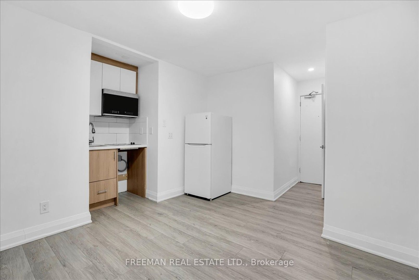 15 Thorburn Avenue 104, Toronto, ON M6K 1C4 photo 3