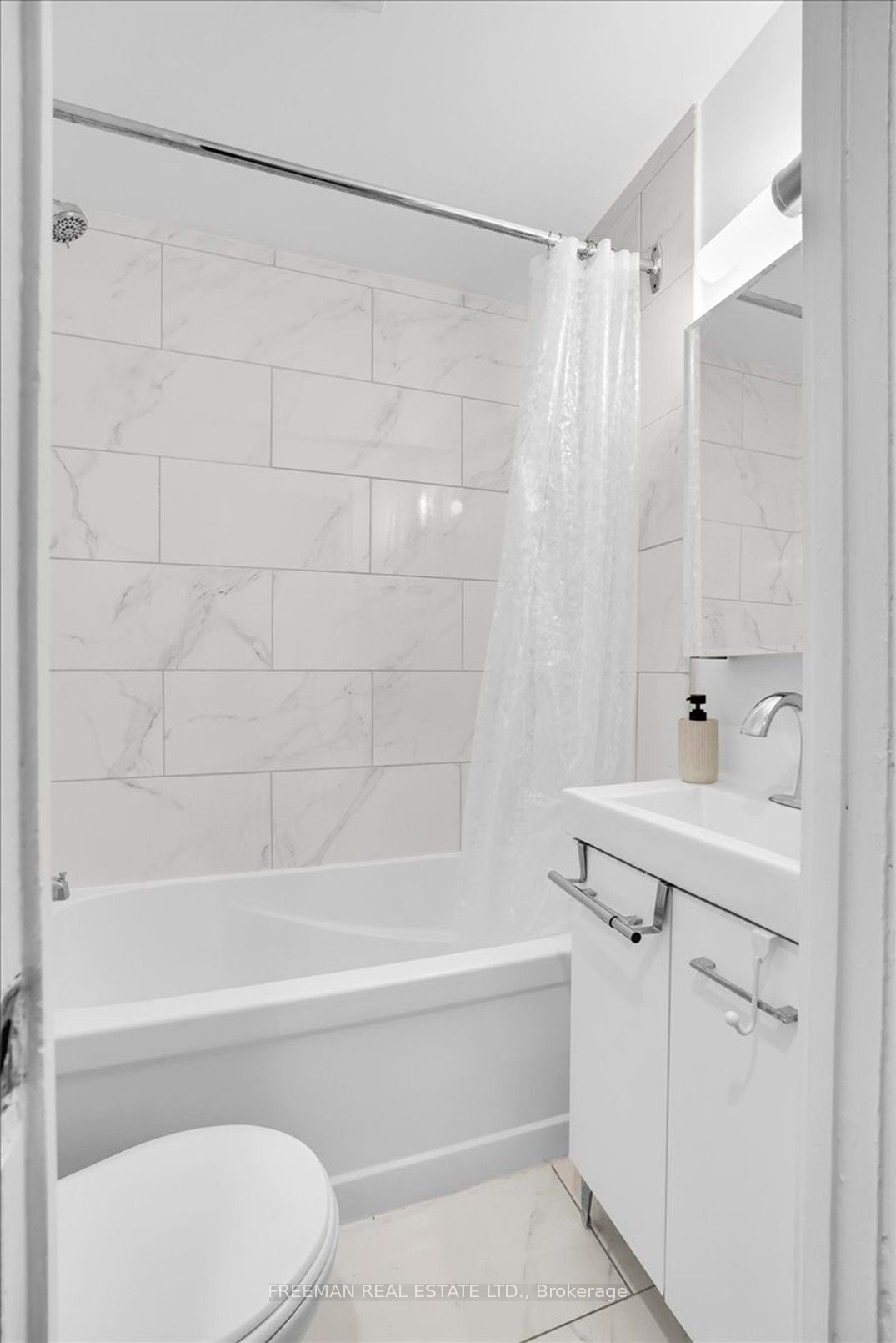 15 Thorburn Avenue 104, Toronto, ON M6K 1C4 photo 4